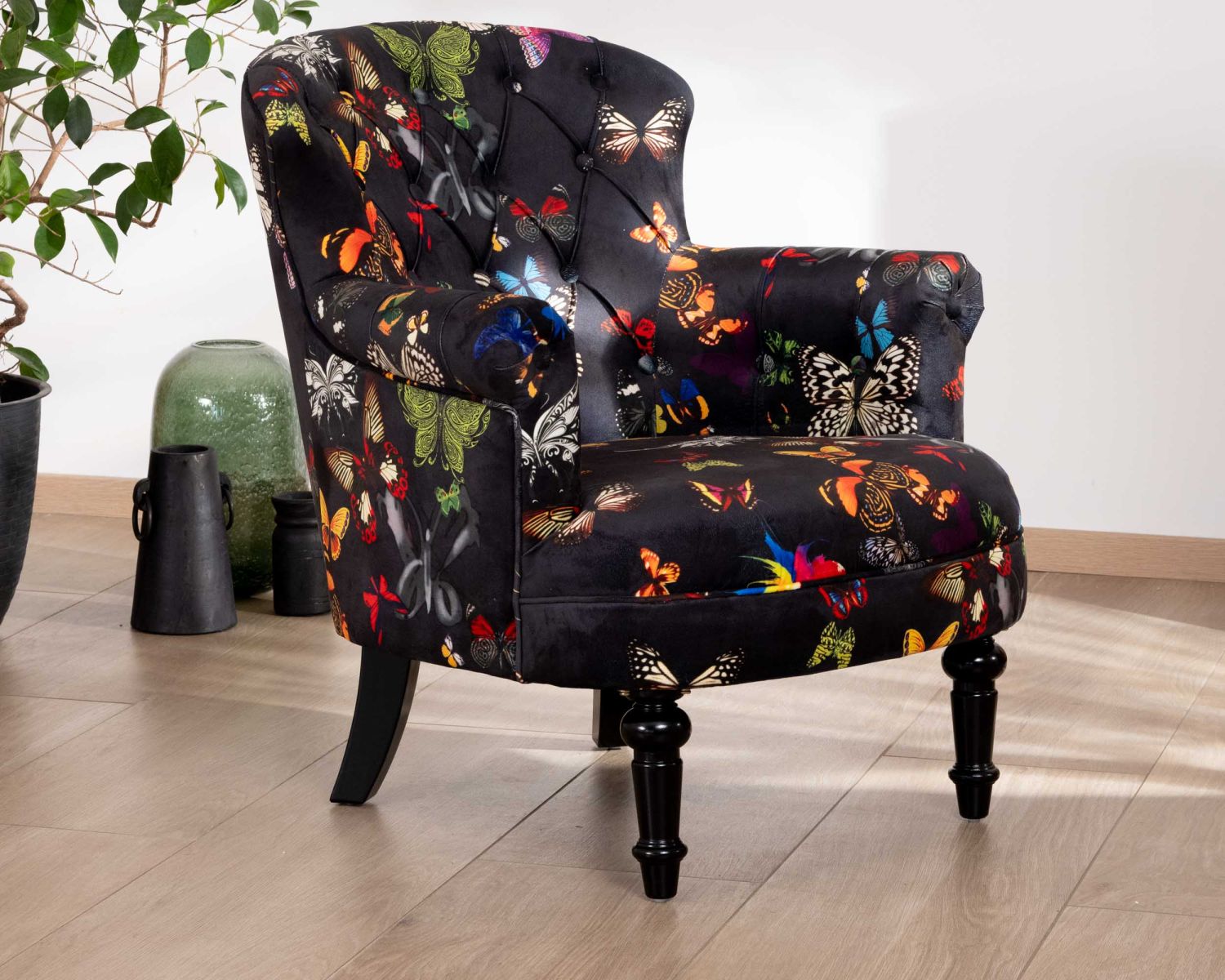 Petit fauteuil fantaisie motifs papillons sur fond noir "Ysalie"
