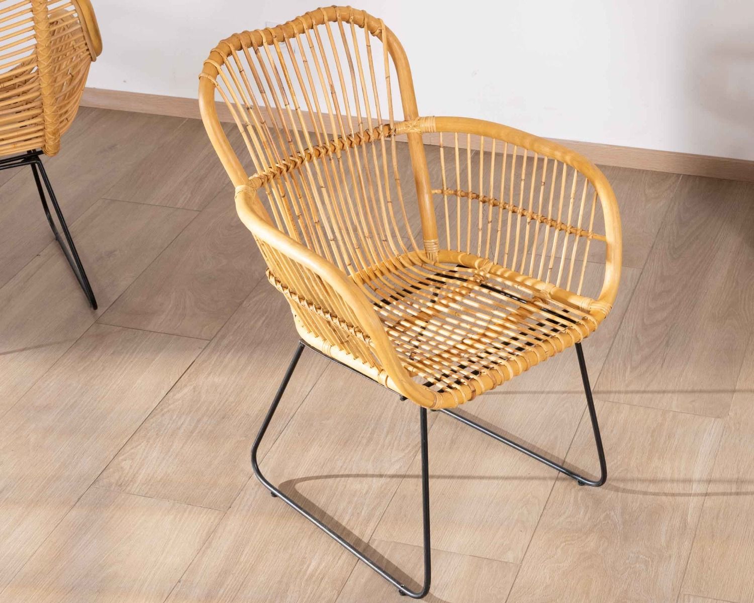 Lot de 2 fauteuils en rotin jawit et métal noir "Nabi"