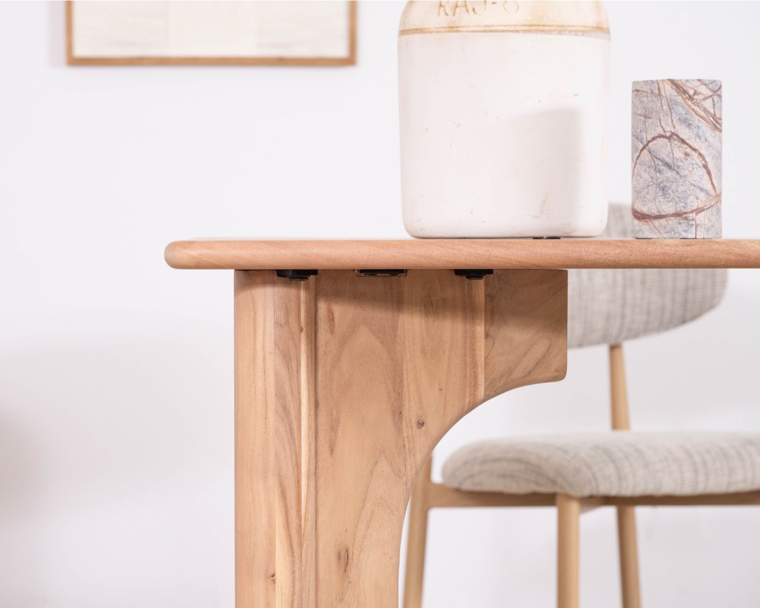 Table de repas rectangulaire  180 cm design scandinave "Alba"  en acacia massif blanchi