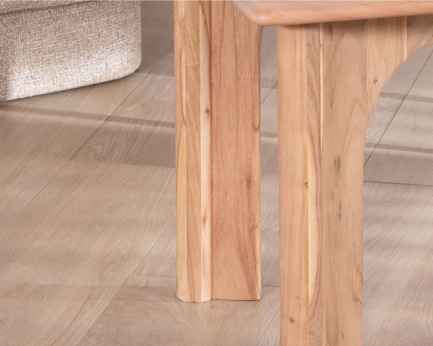 Table de repas rectangulaire  180 cm design scandinave "Alba"  en acacia massif blanchi