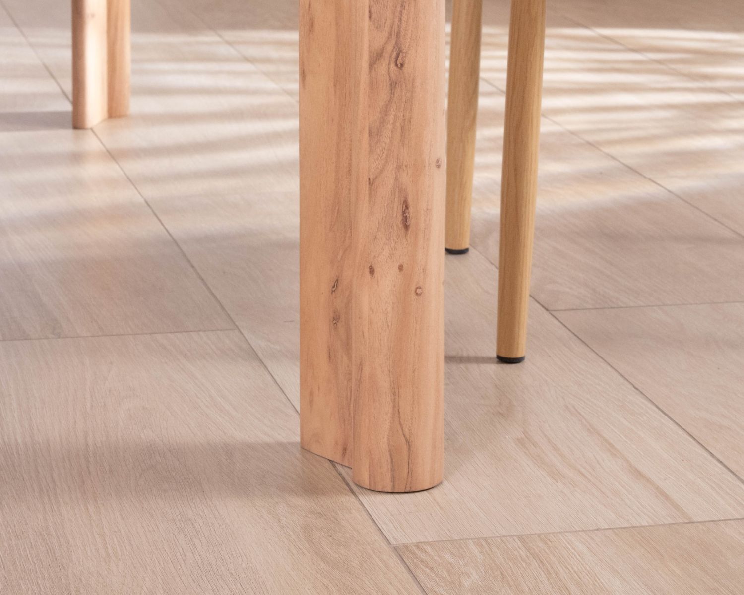 Table de repas rectangulaire  180 cm design scandinave "Alba"  en acacia massif blanchi