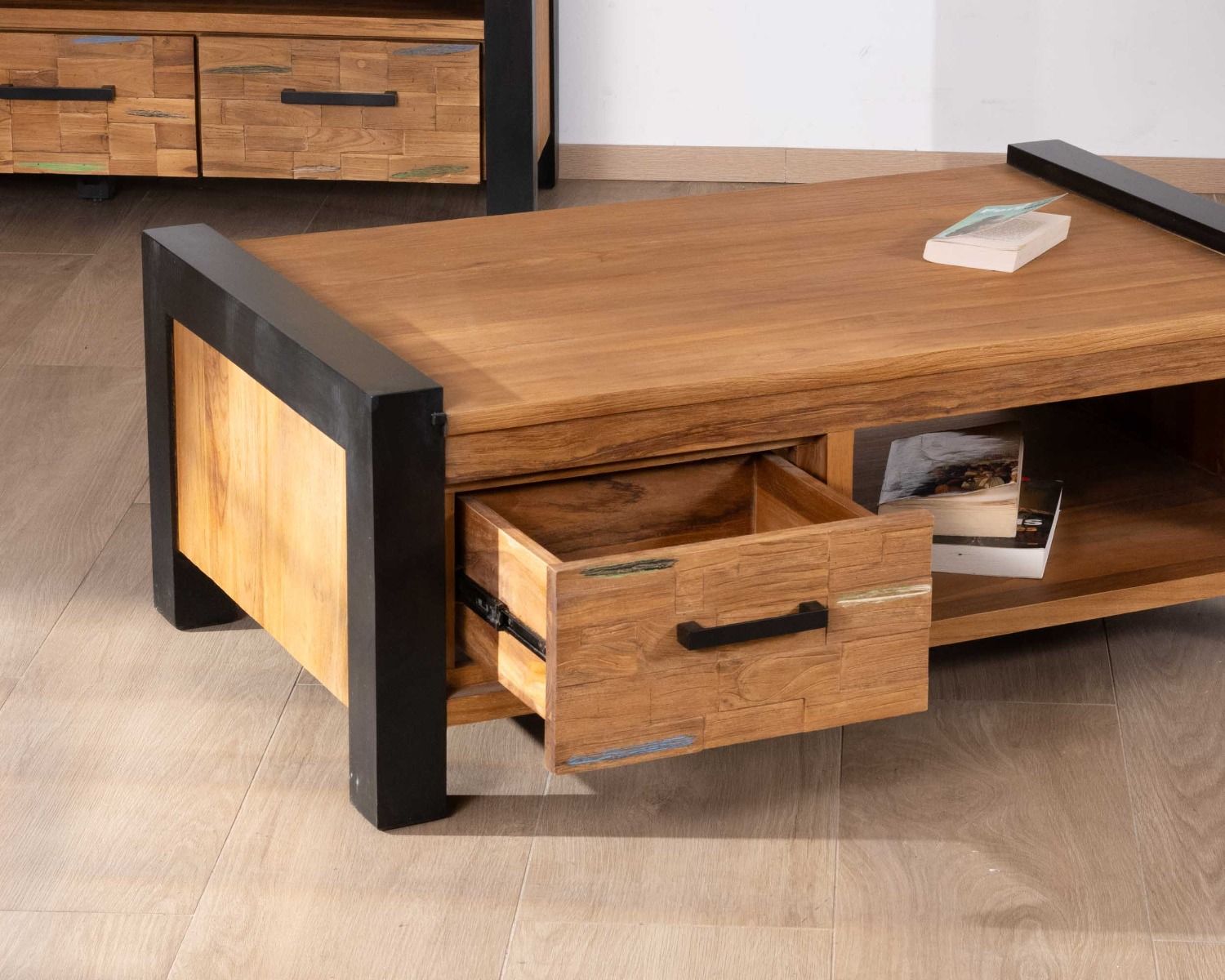 Table basse en teck massif et recyclé avec tiroirs "Clarke"