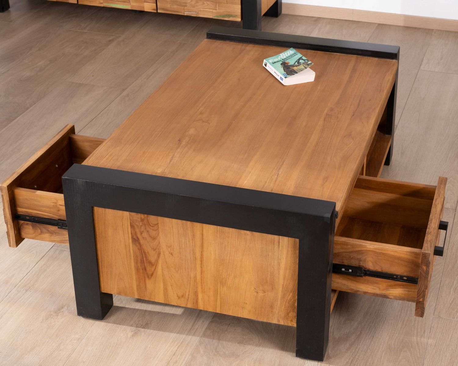 Table basse en teck massif et recyclé avec tiroirs "Clarke"