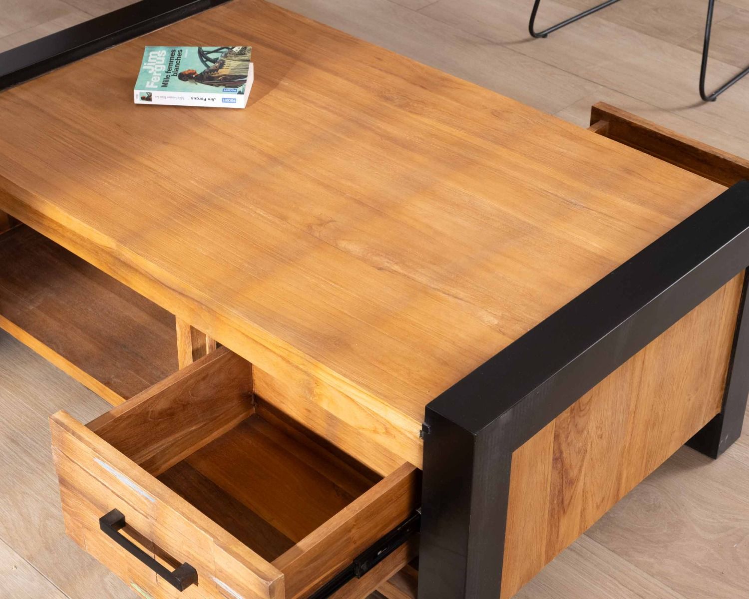 Table basse en teck massif et recyclé avec tiroirs "Clarke"