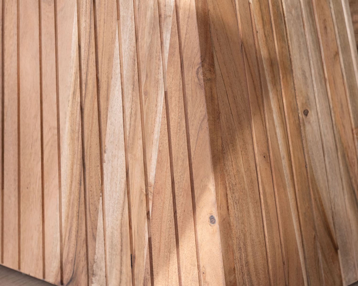 Table de repas 175 cm design "Elki" en acacia avec pied central