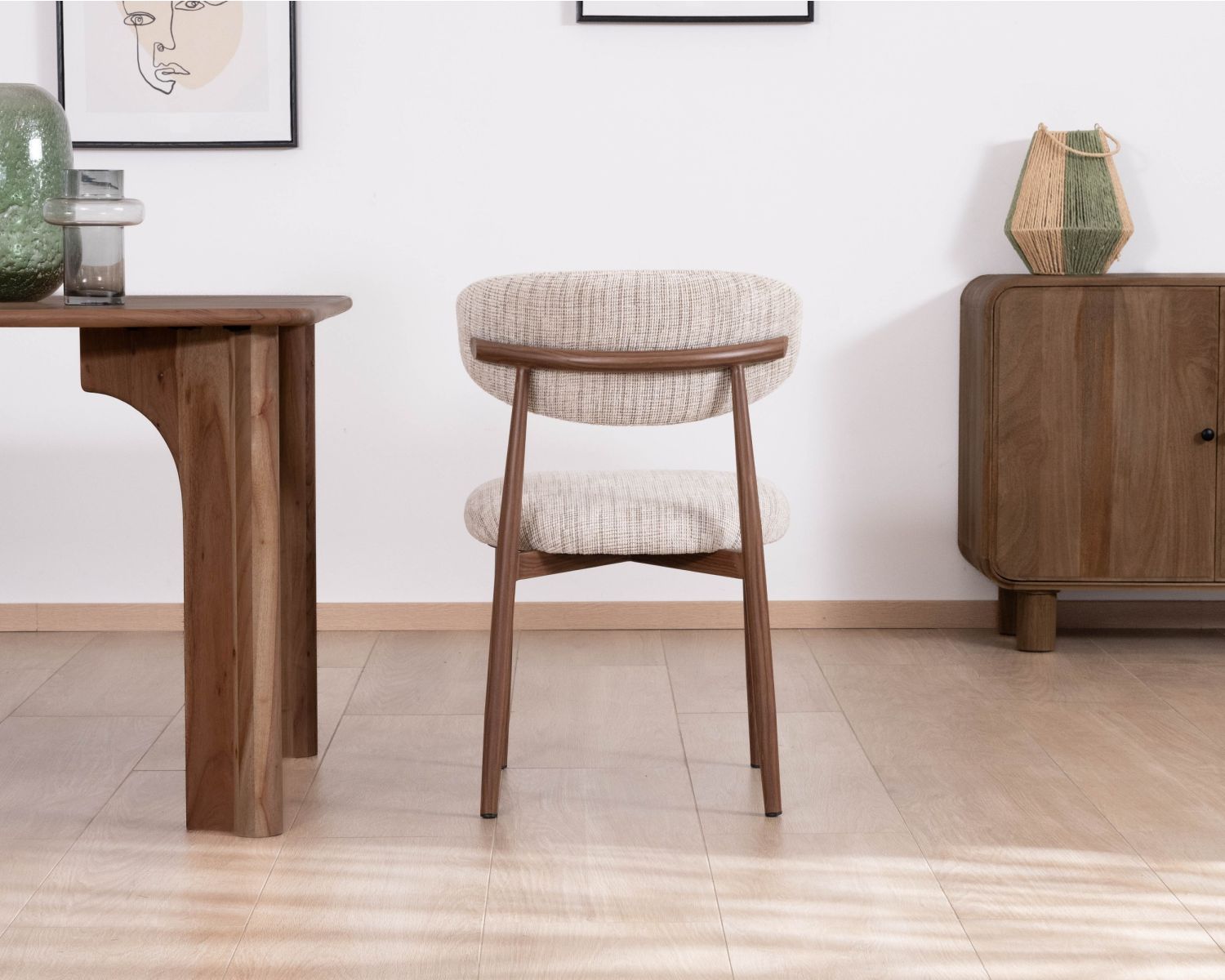 Lot de 2 chaises de repas rétro en tissu tramé beige et marron "Arpège" pieds métal aspect noyer