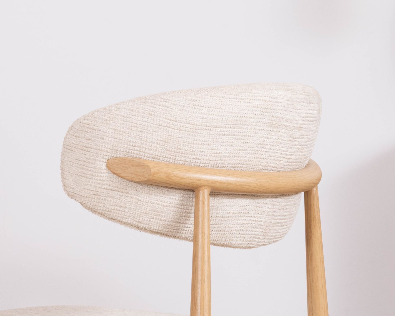 Lot de 2 chaises de repas scandinaves en tissu tramé blanc cassé "Arpège" pieds métal aspect bois clair