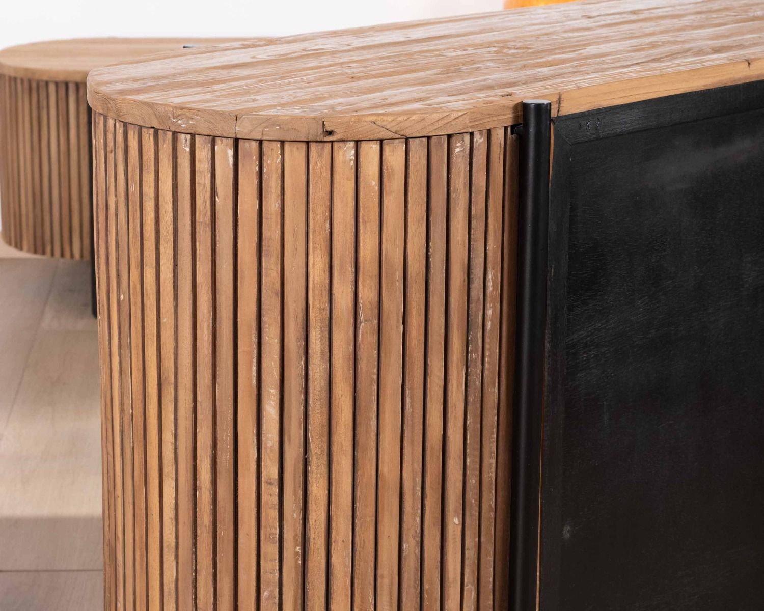 Meuble télé arrondi et façades cannelées en teck recyclé "Troms" 160 cm