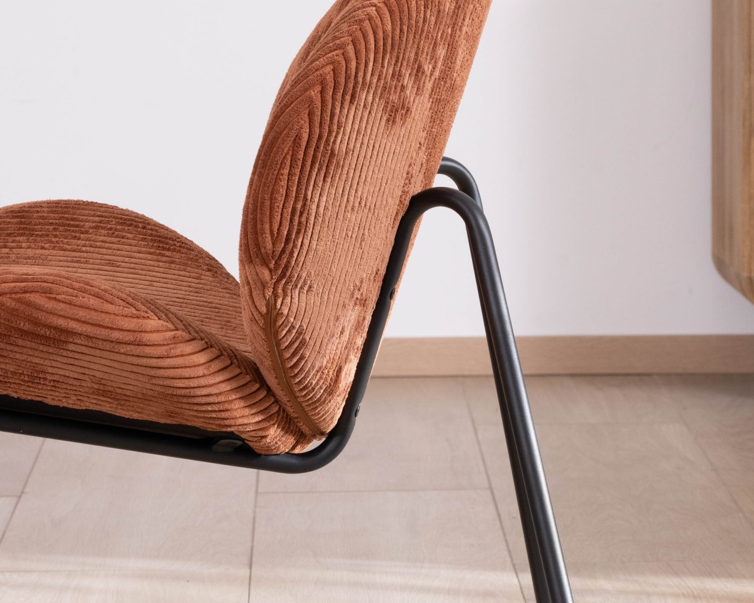 Fauteuil lounge design en velours côtelé rouille "Sonate"