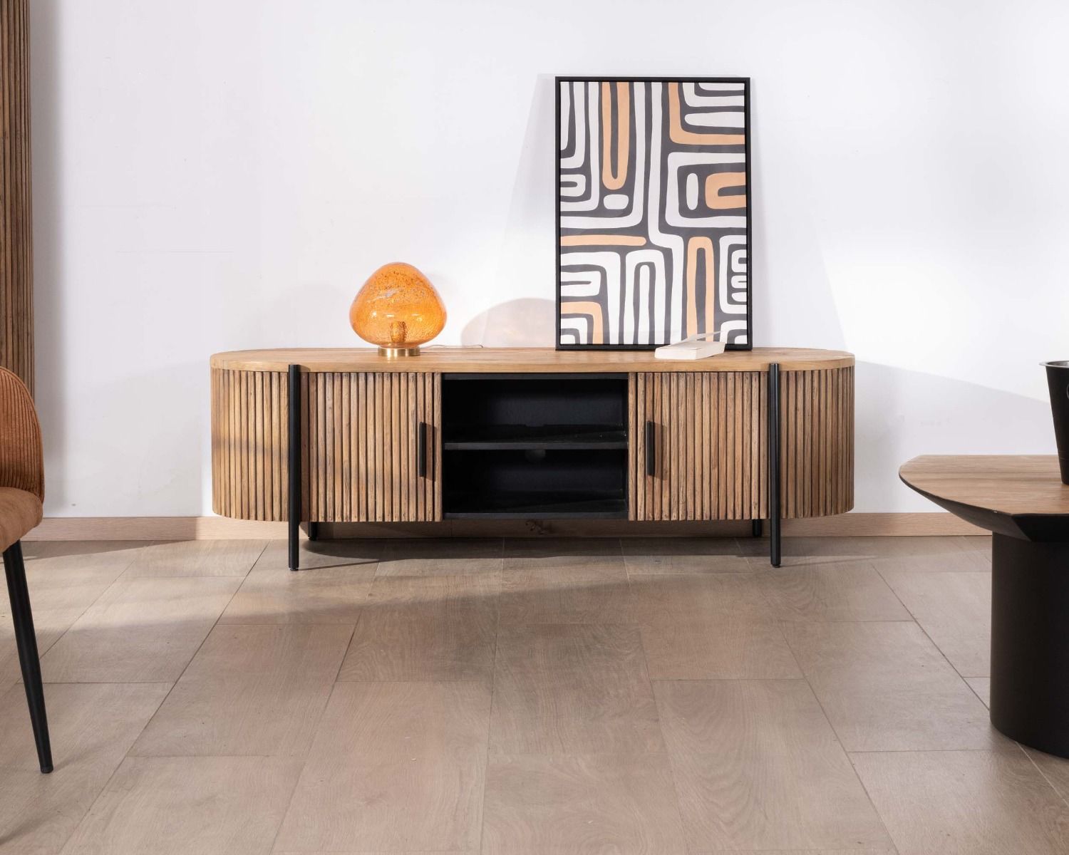 Meuble télé arrondi et façades cannelées en teck recyclé "Troms" 160 cm