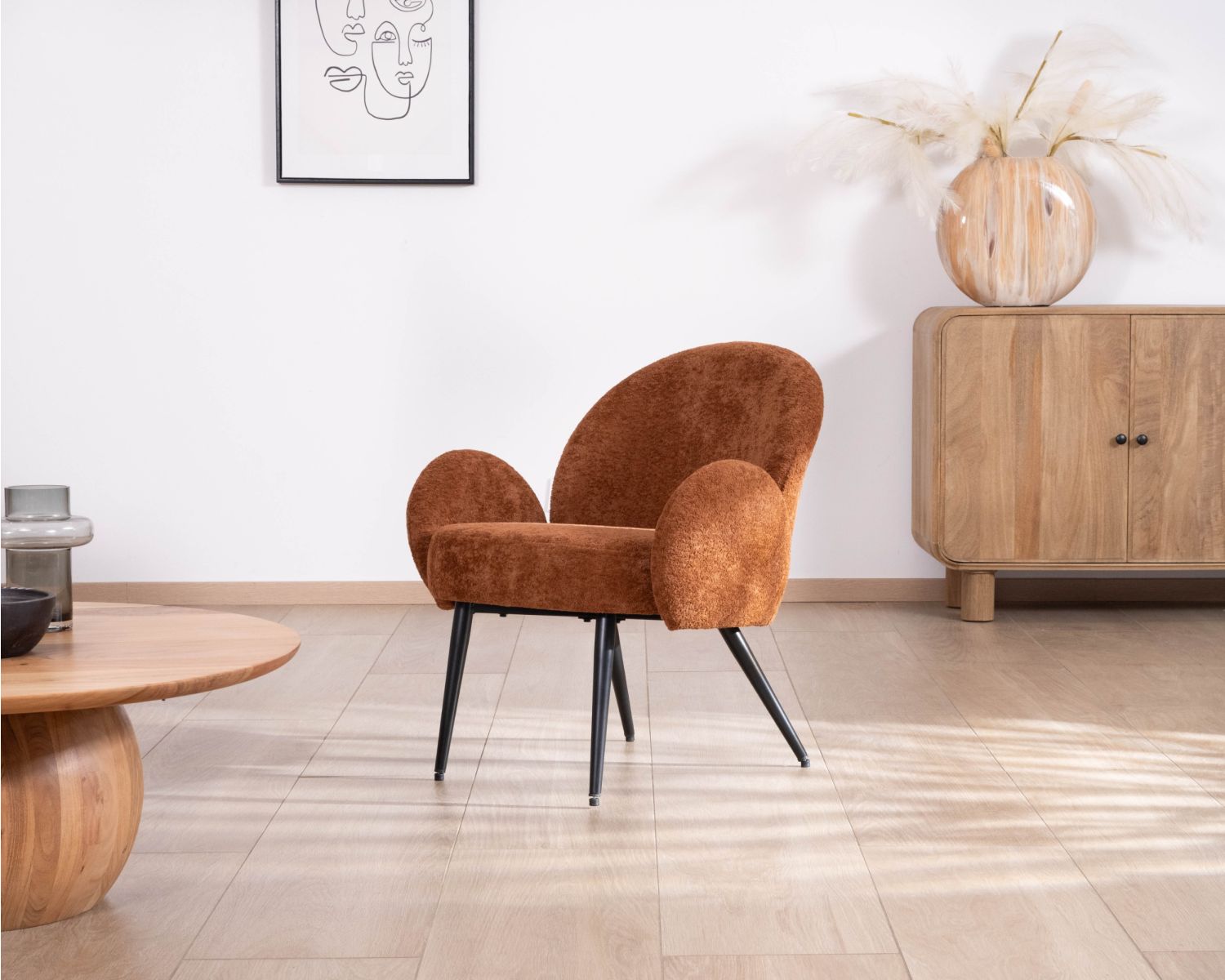 Fauteuil esprit rétro avec accoudoirs en tissu cuivré duveteux "Luno"
