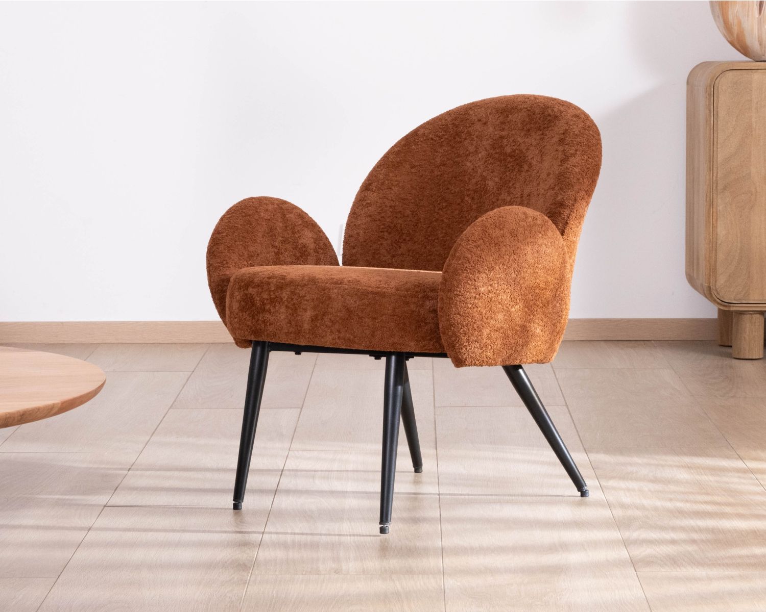 Fauteuil esprit rétro avec accoudoirs en tissu cuivré duveteux "Luno"