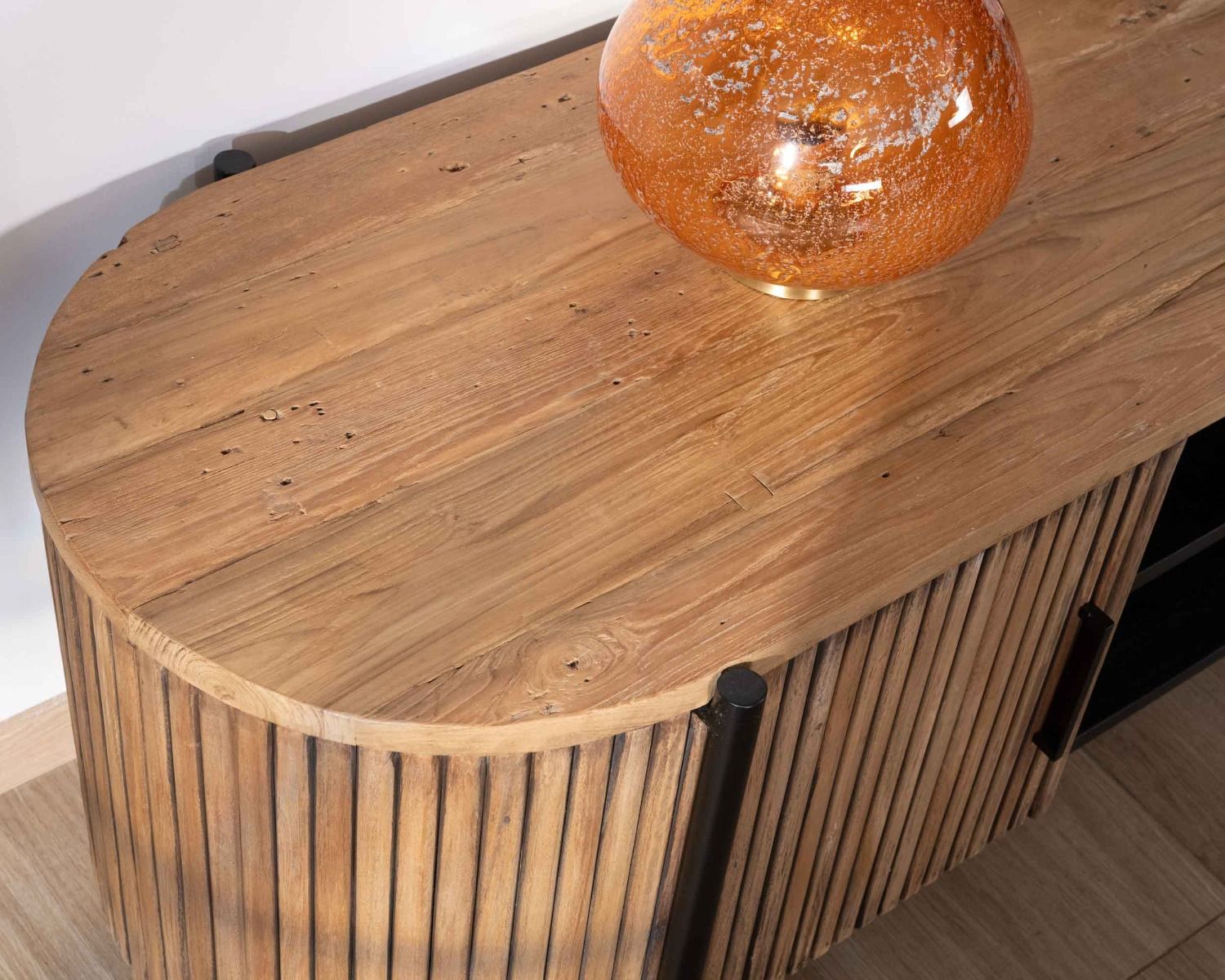 Meuble télé arrondi et façades cannelées en teck recyclé "Troms" 160 cm