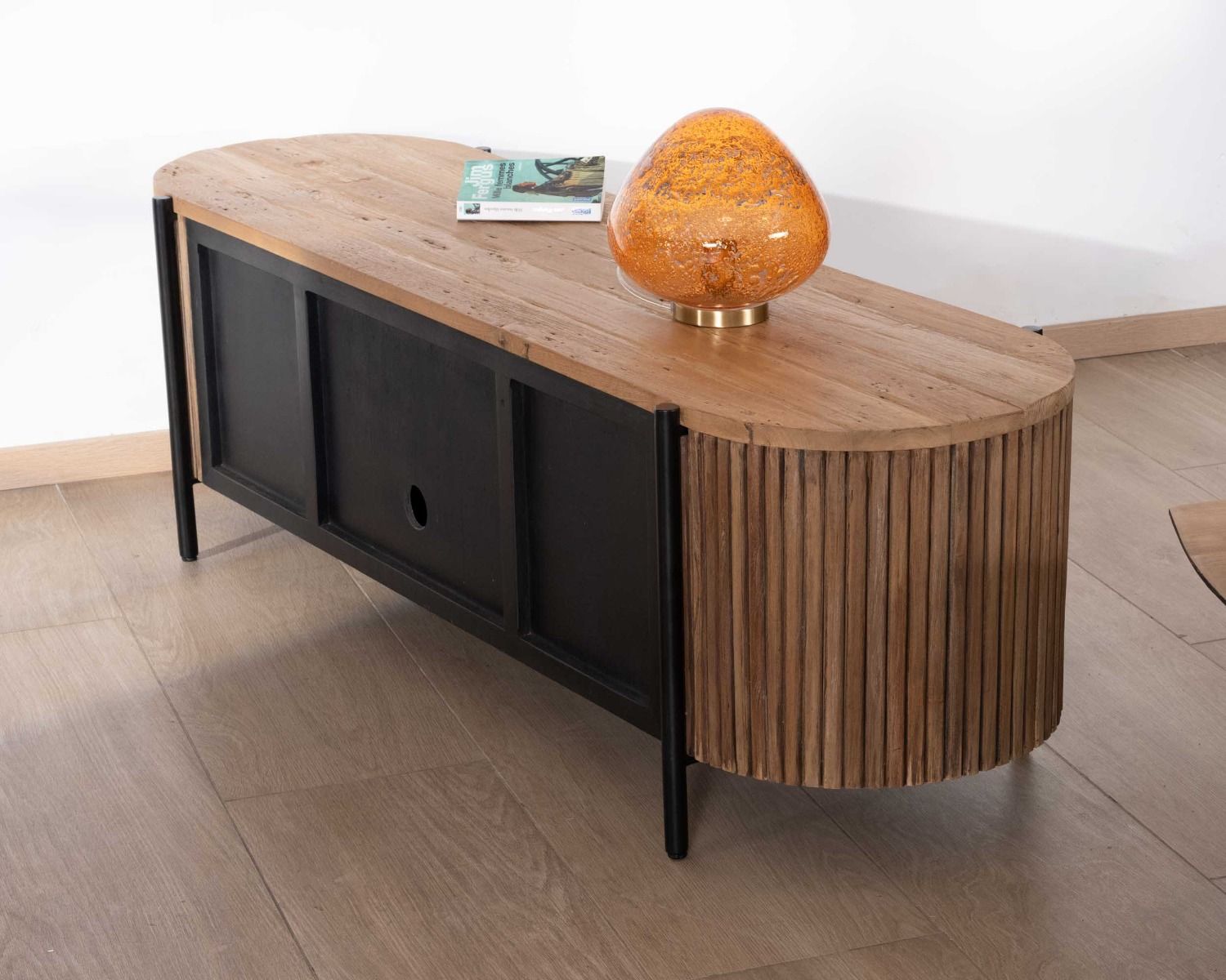 Meuble télé arrondi et façades cannelées en teck recyclé "Troms" 160 cm