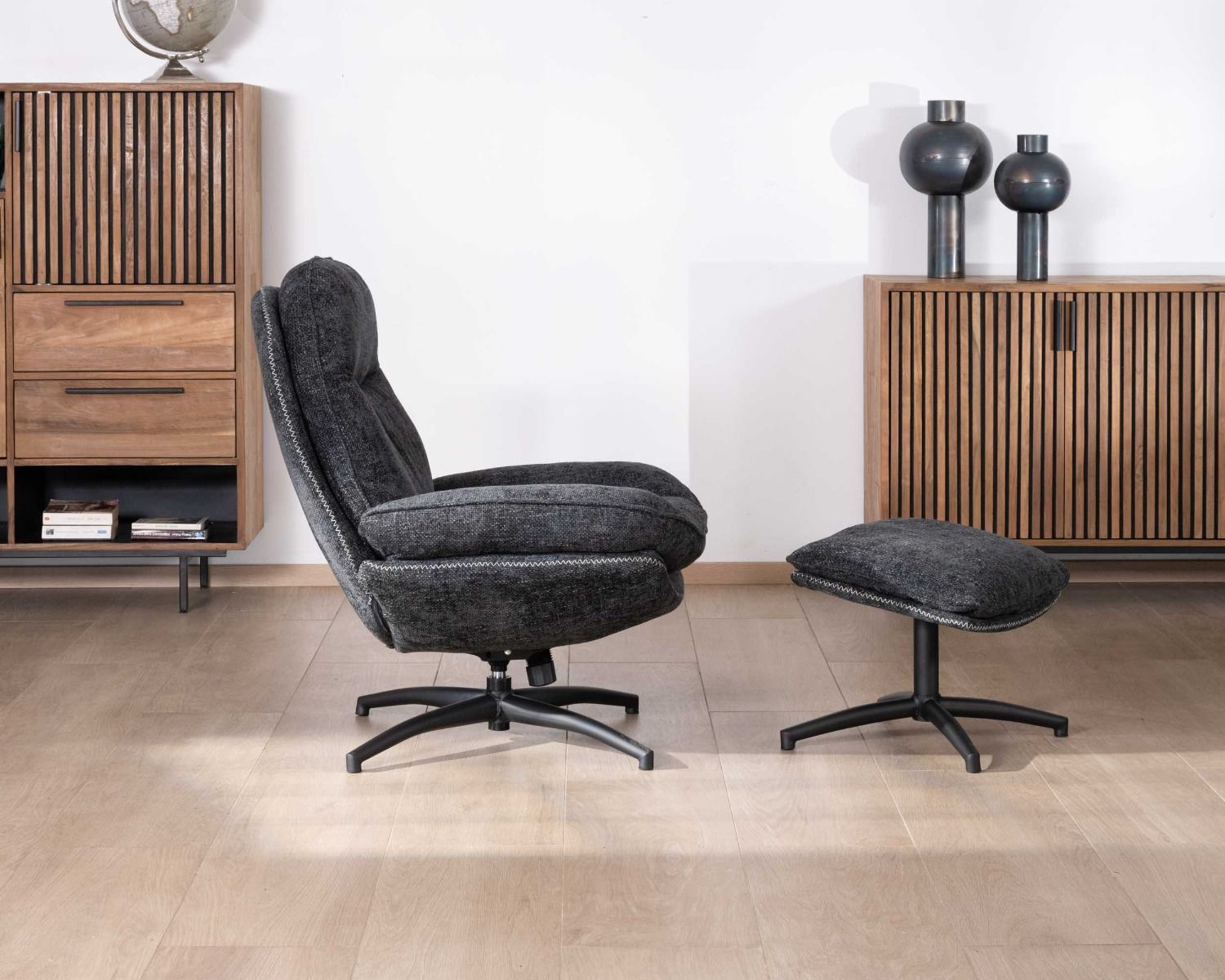 Fauteuil rétro avec pouf en tissu doux gris anthracite "Branson"