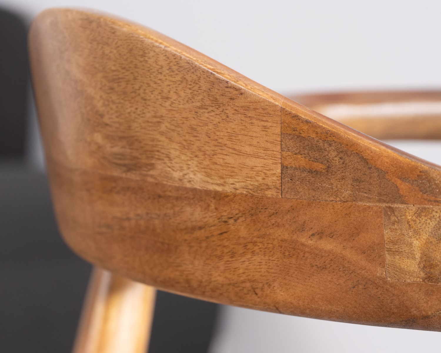 Chaise de repas design et rétro en bois avec assise rembourrée "Judith"