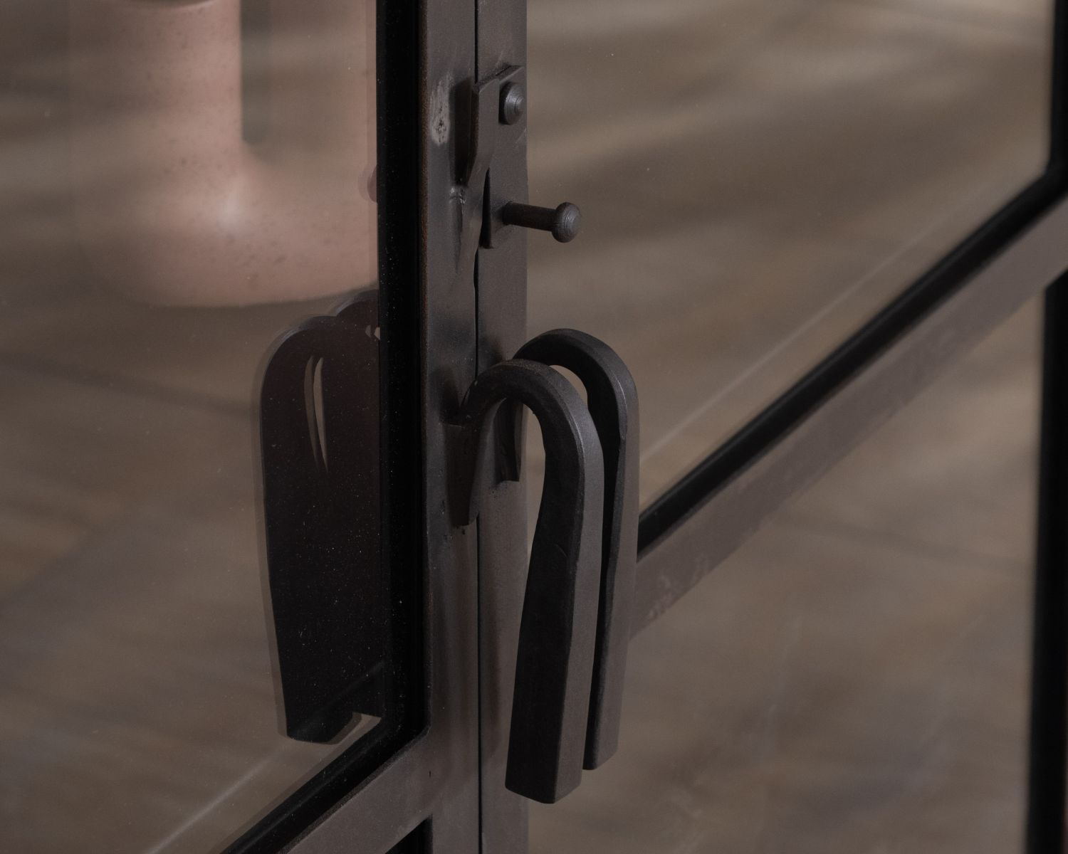 Bahut métal noir vitré 4 portes "Black Cook"