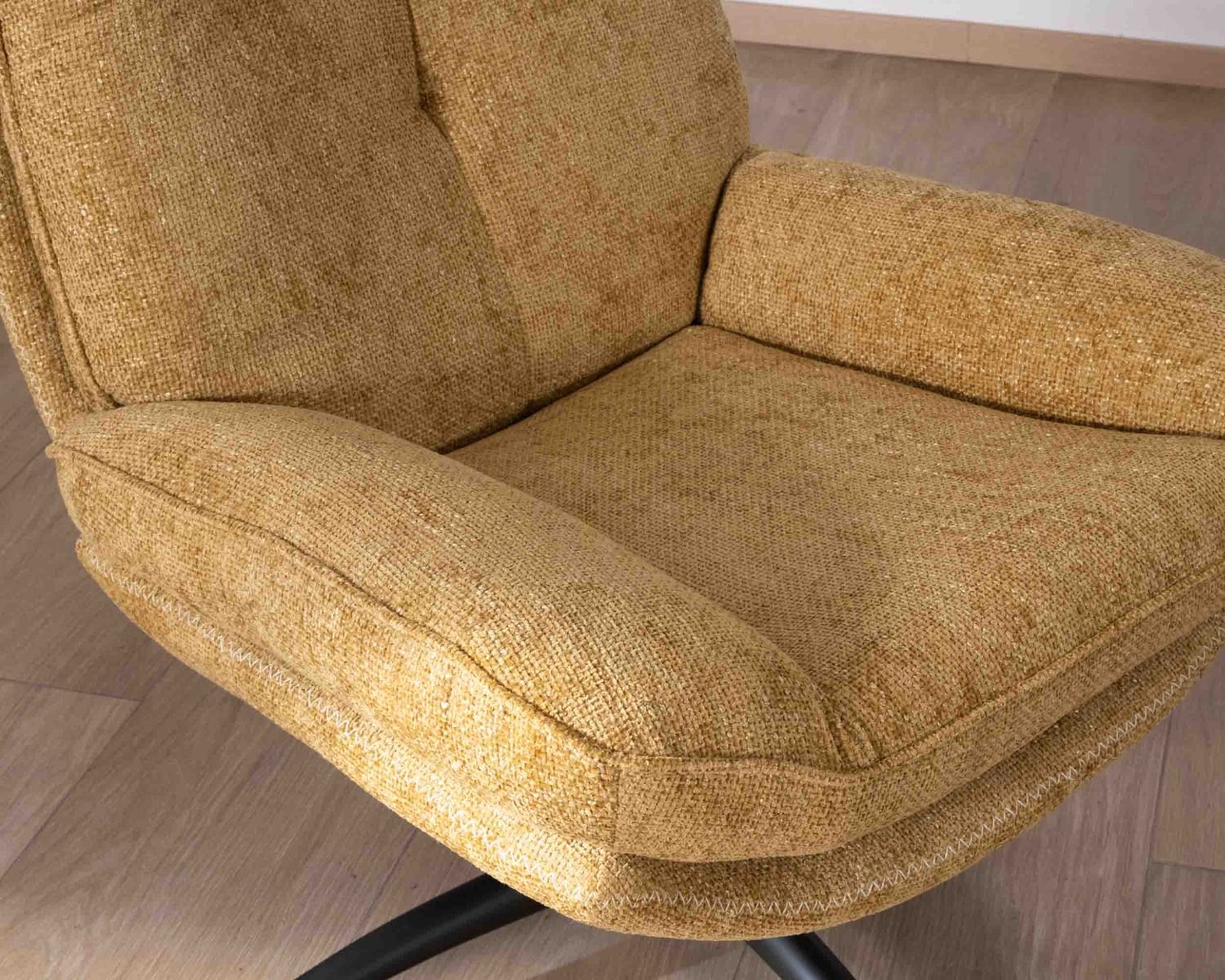 Fauteuil confort et vintage avec repose-pied modulaire en tissu jaune "Branson"