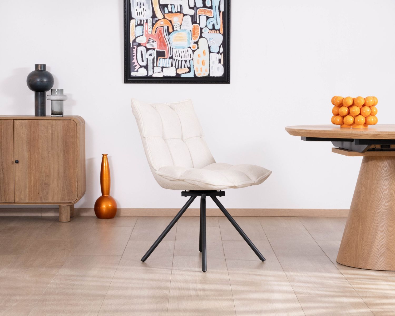 Lot de 2 chaises pivotantes 360° "Cassidy" design et matelassées en tissu blanc cassé