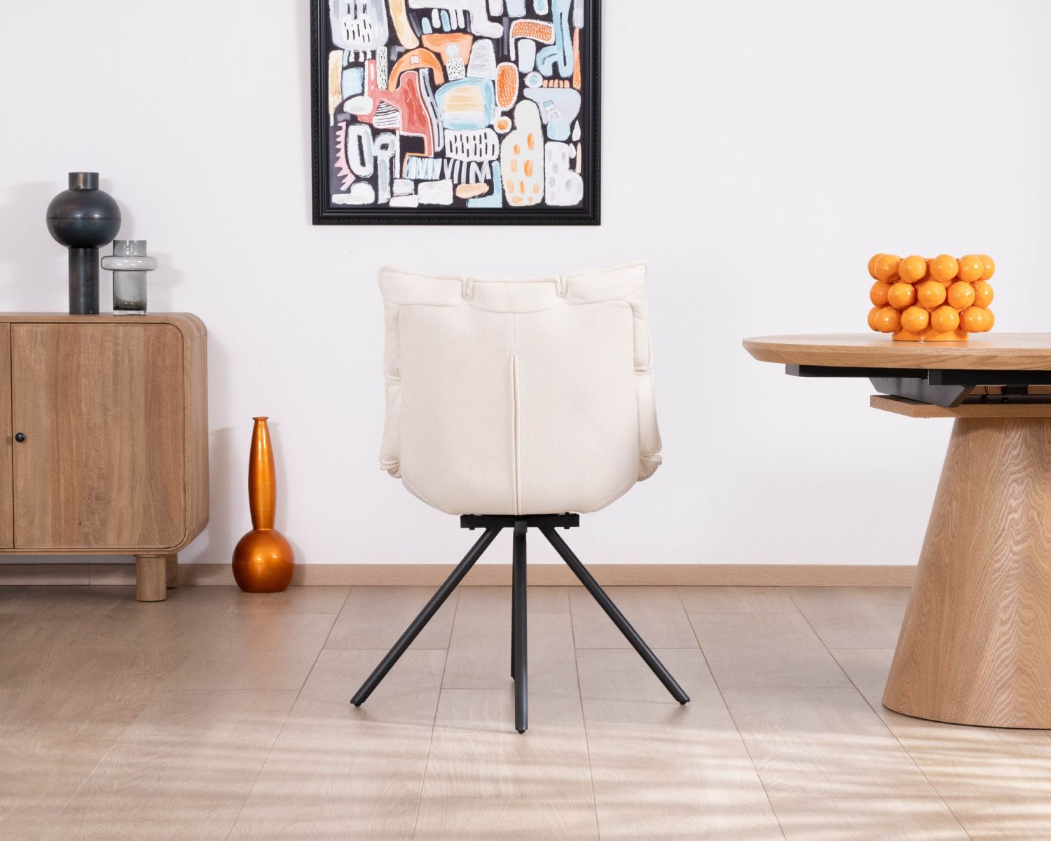 Lot de 2 chaises pivotantes 360° "Cassidy" design et matelassées en tissu blanc cassé