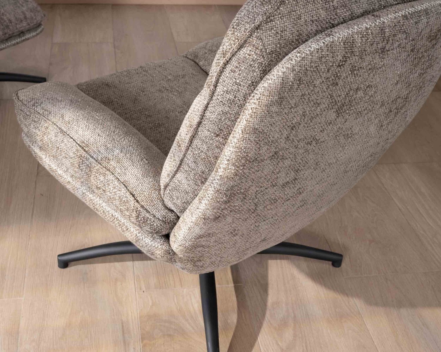 Fauteuil de relaxation vintage avec pouf en tissu taupe "Branson"