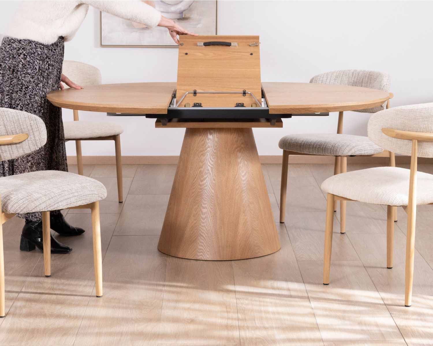 Table à manger ronde 120 cm extensible 160 cm "Oria" style épuré aspect frêne