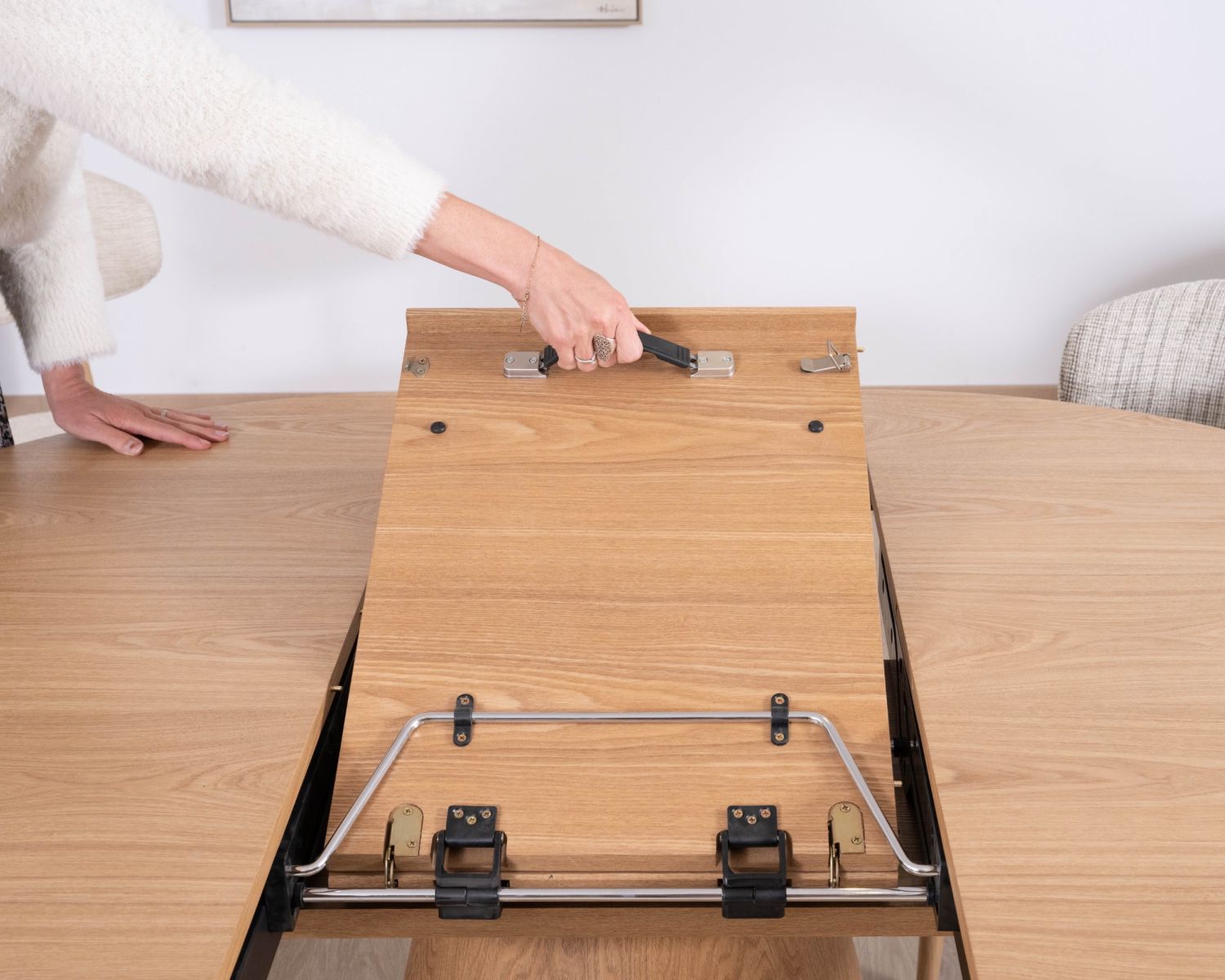 Table à manger ronde 120 cm extensible 160 cm "Oria" style épuré aspect frêne