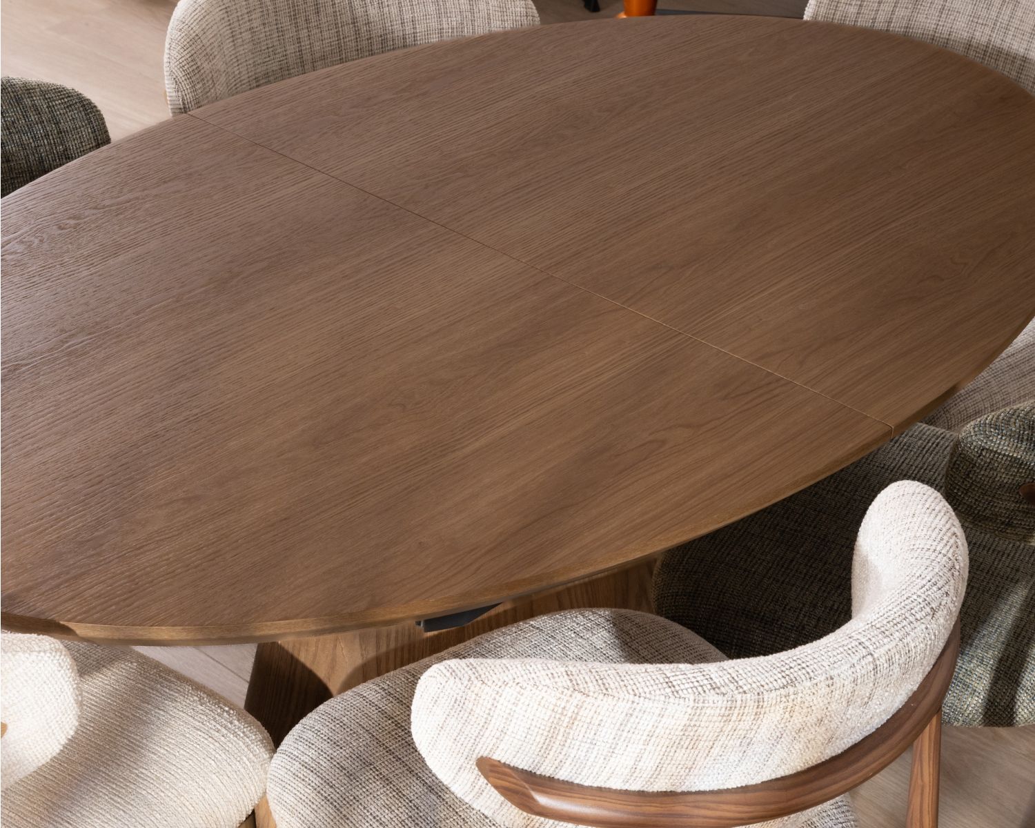 Table de repas extensible 160–200 cm teinte noyer "Oria" forme ovale