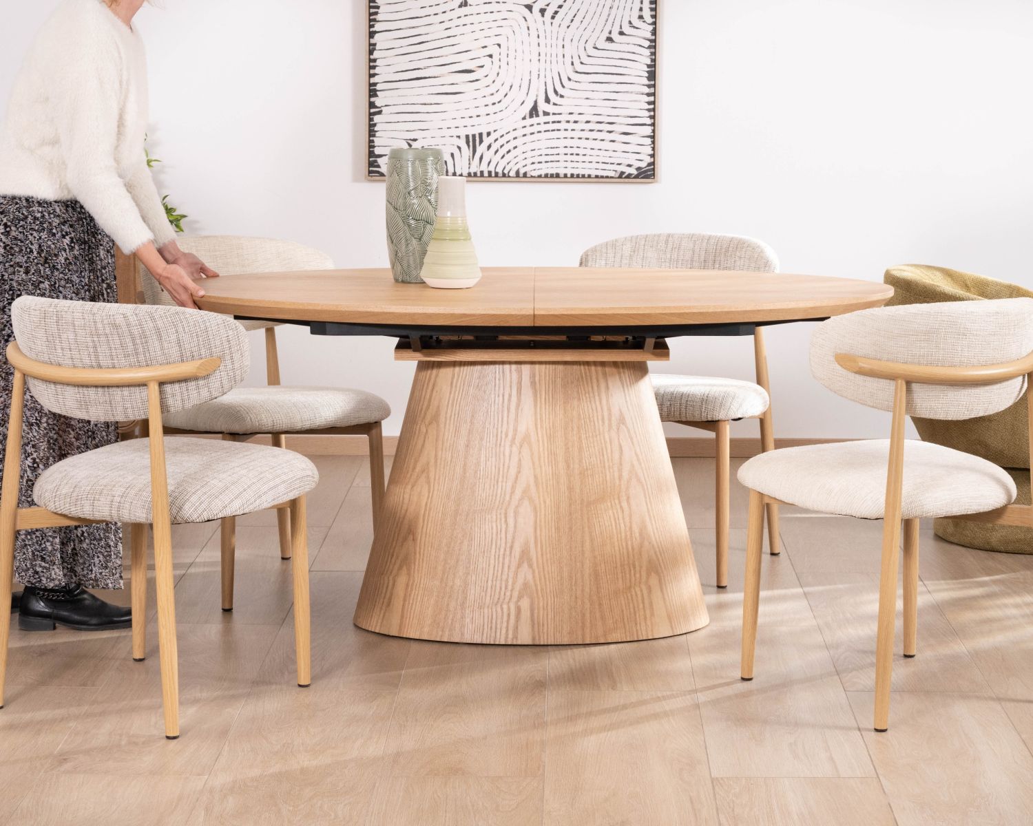 Table à manger ovale extensible 160-200 cm aspect chêne "Oria" style contemporain épuré