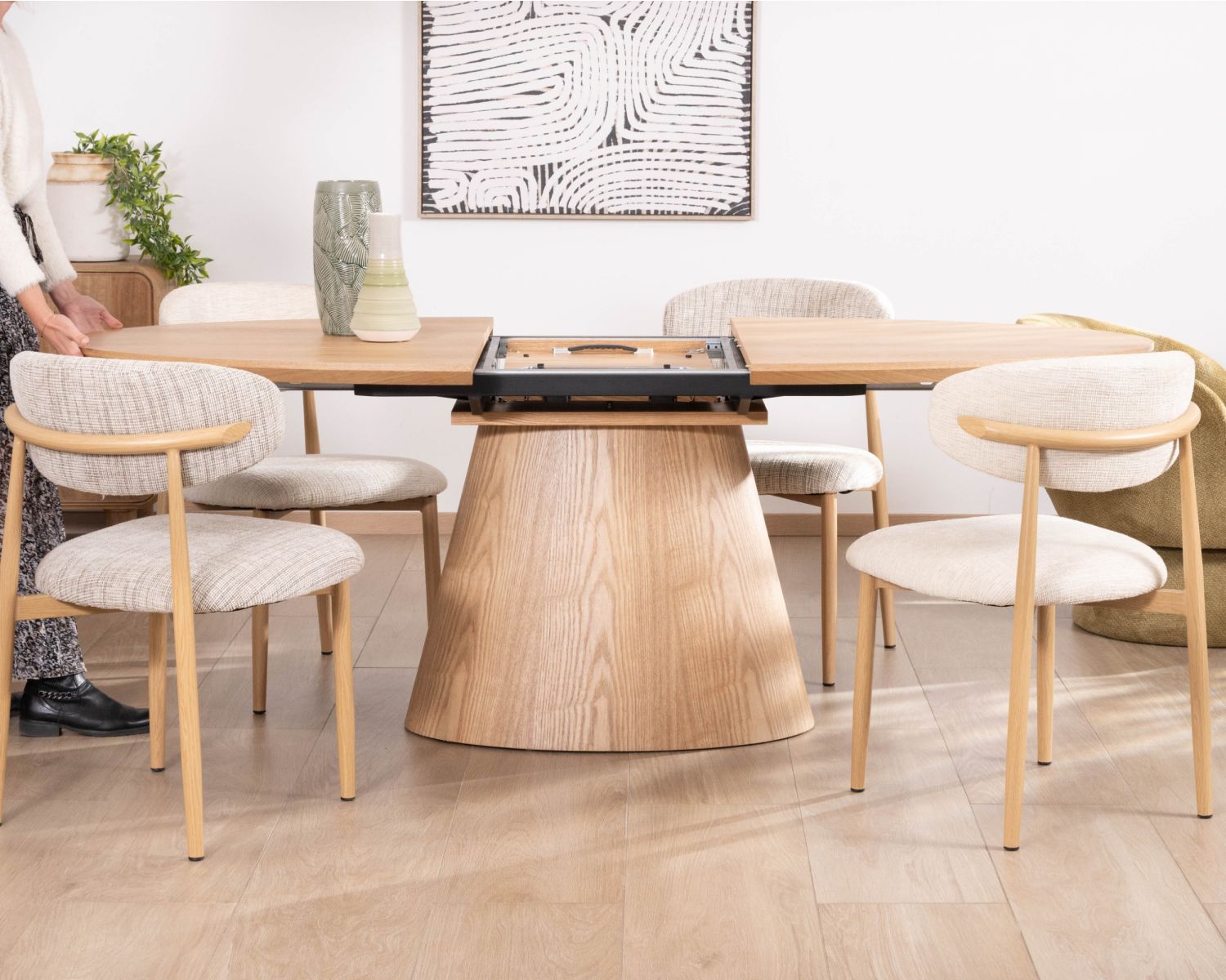 Table à manger ovale extensible 160-200 cm aspect chêne "Oria" style contemporain épuré