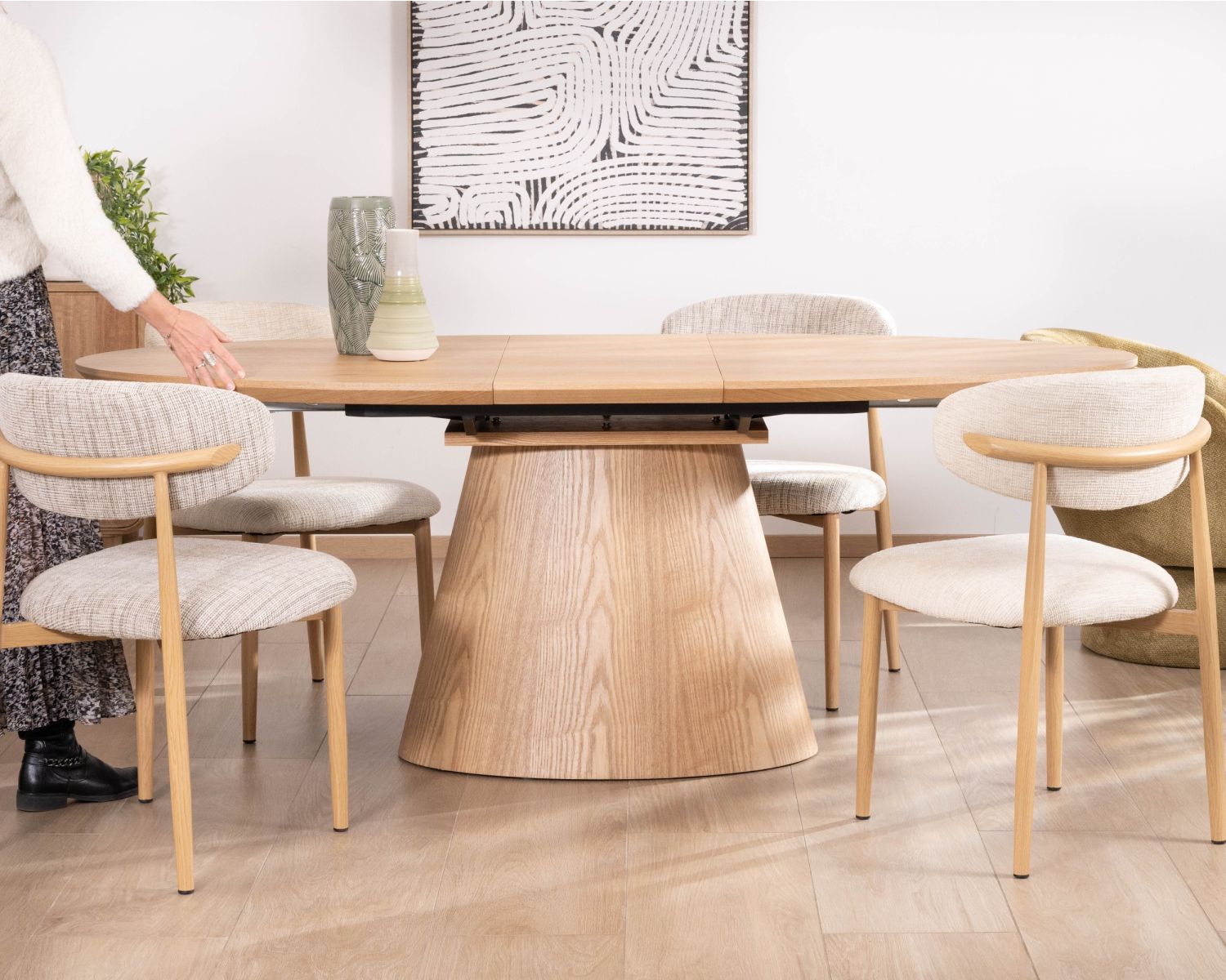 Table à manger ovale extensible 160-200 cm aspect chêne "Oria" style contemporain épuré