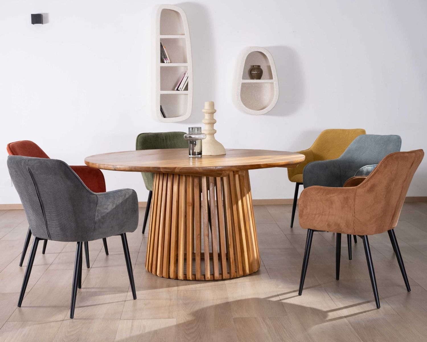 Chaise de repas contemporaine en tissu velours gris foncé "Scotty" avec accoudoirs et pieds métal noir