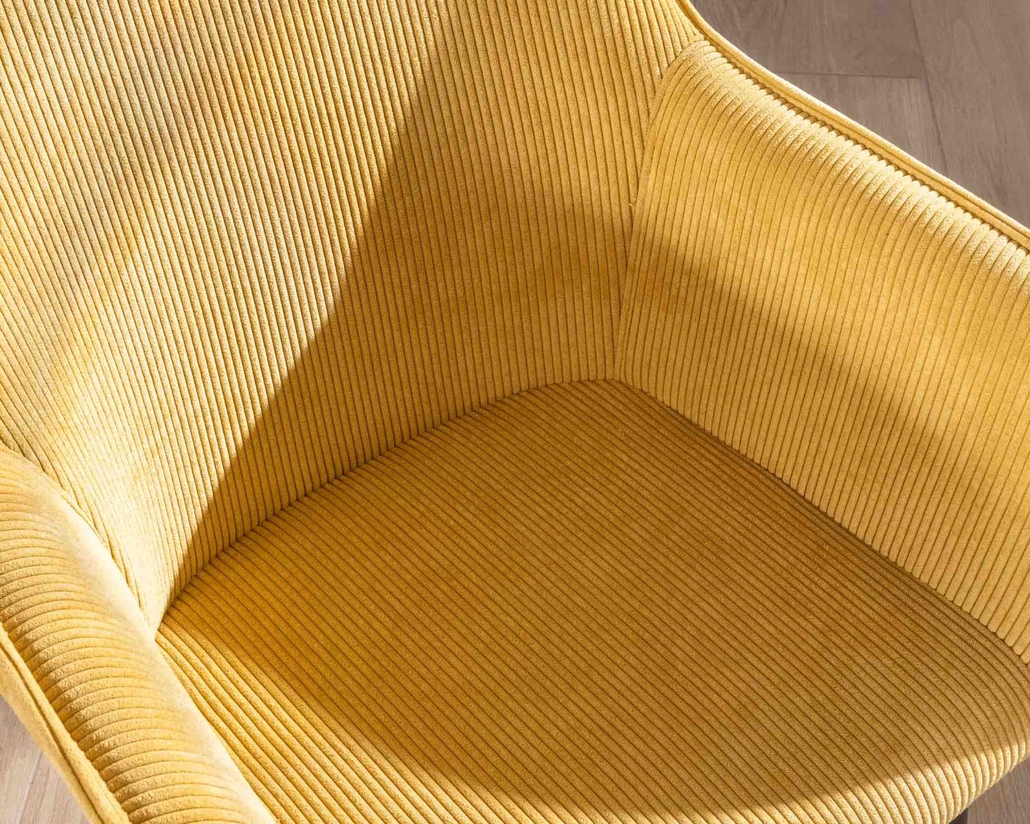 Chaise de repas avec accoudoirs en velours côtelé jaune "Scotty" et pieds métal noir