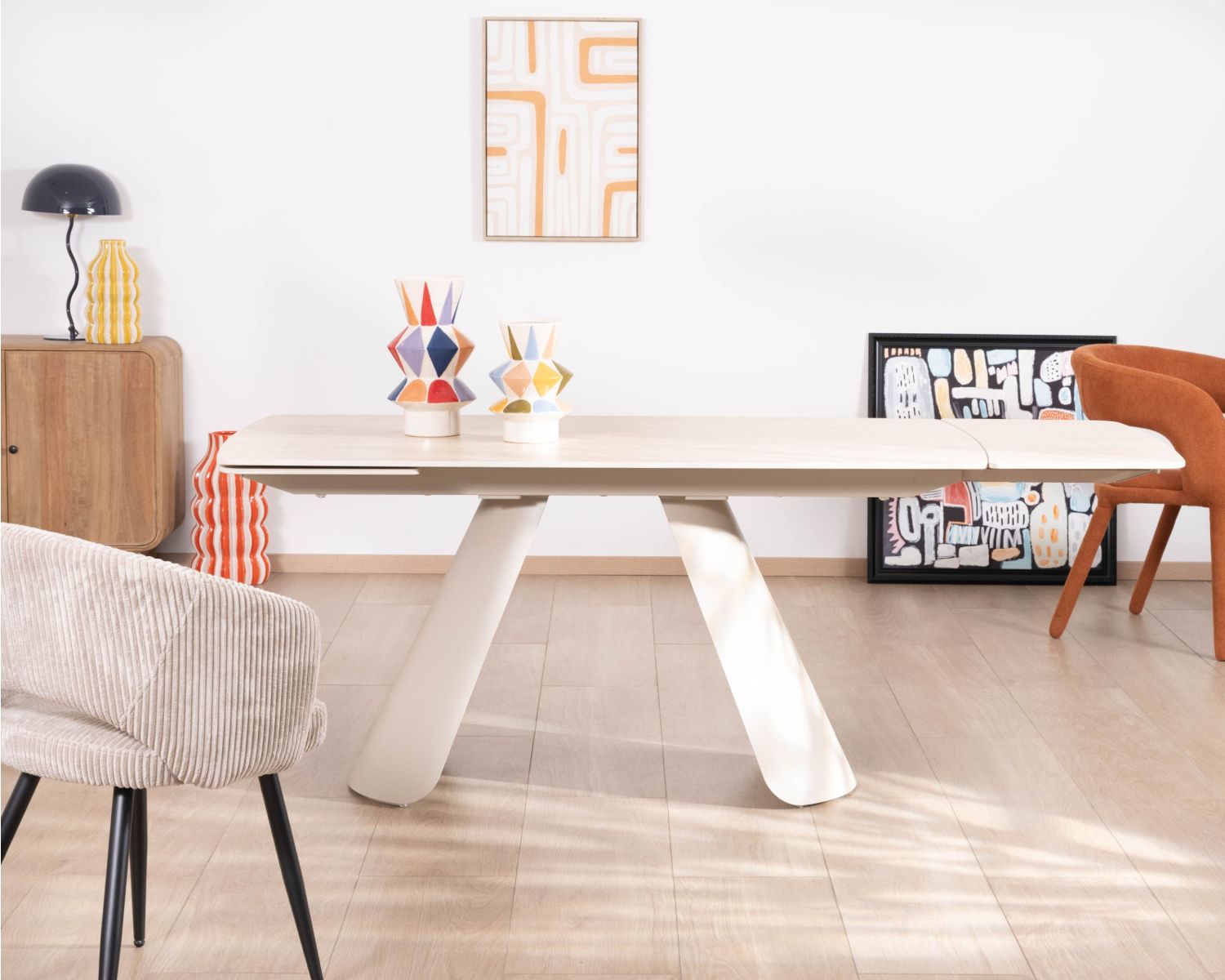 Table extensible 160 à 240 cm rétro chic "Amarello" en pierre frittée et métal champagne