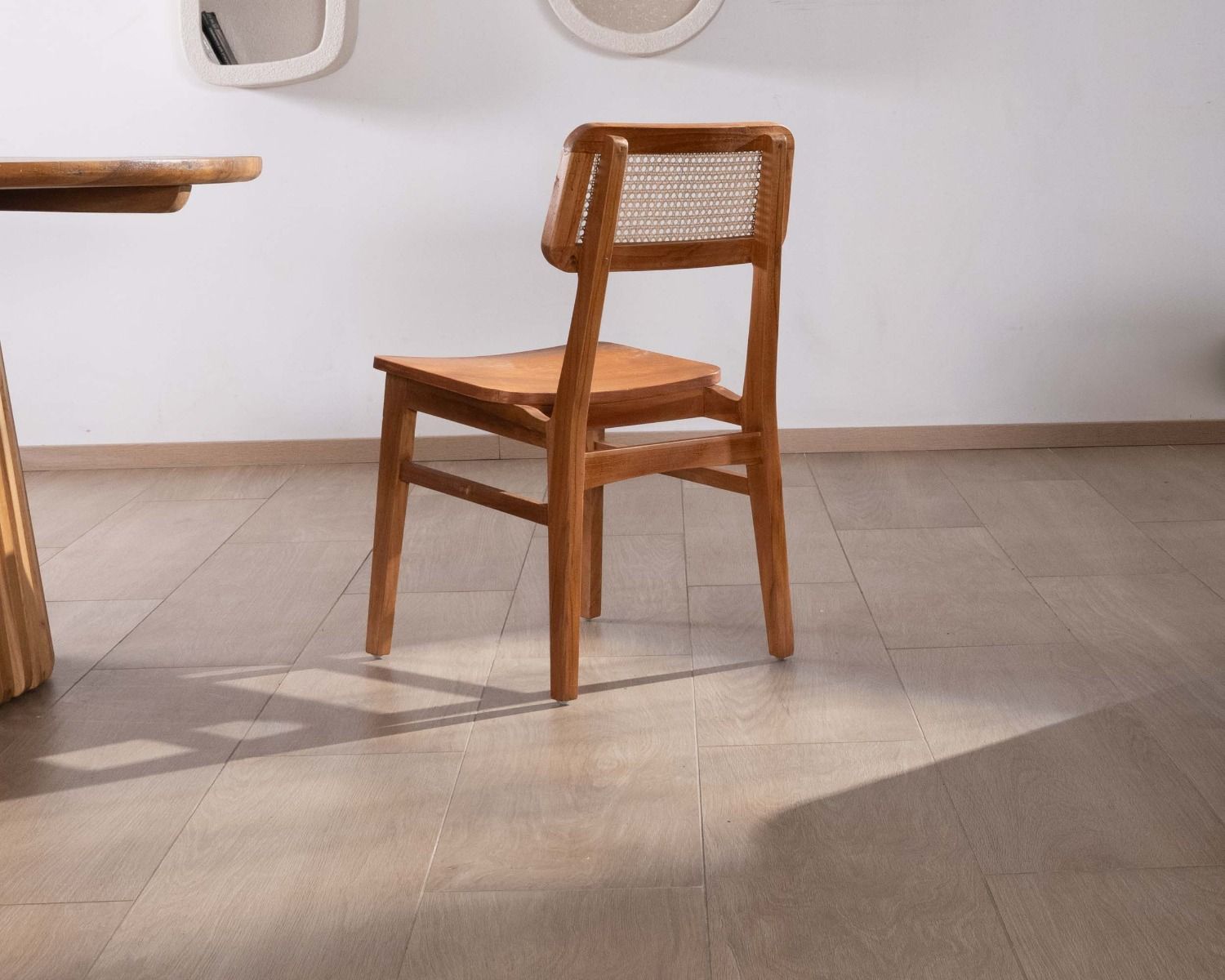 Lot de 2 chaises de repas en teck avec dossier en cannage "Natsu"