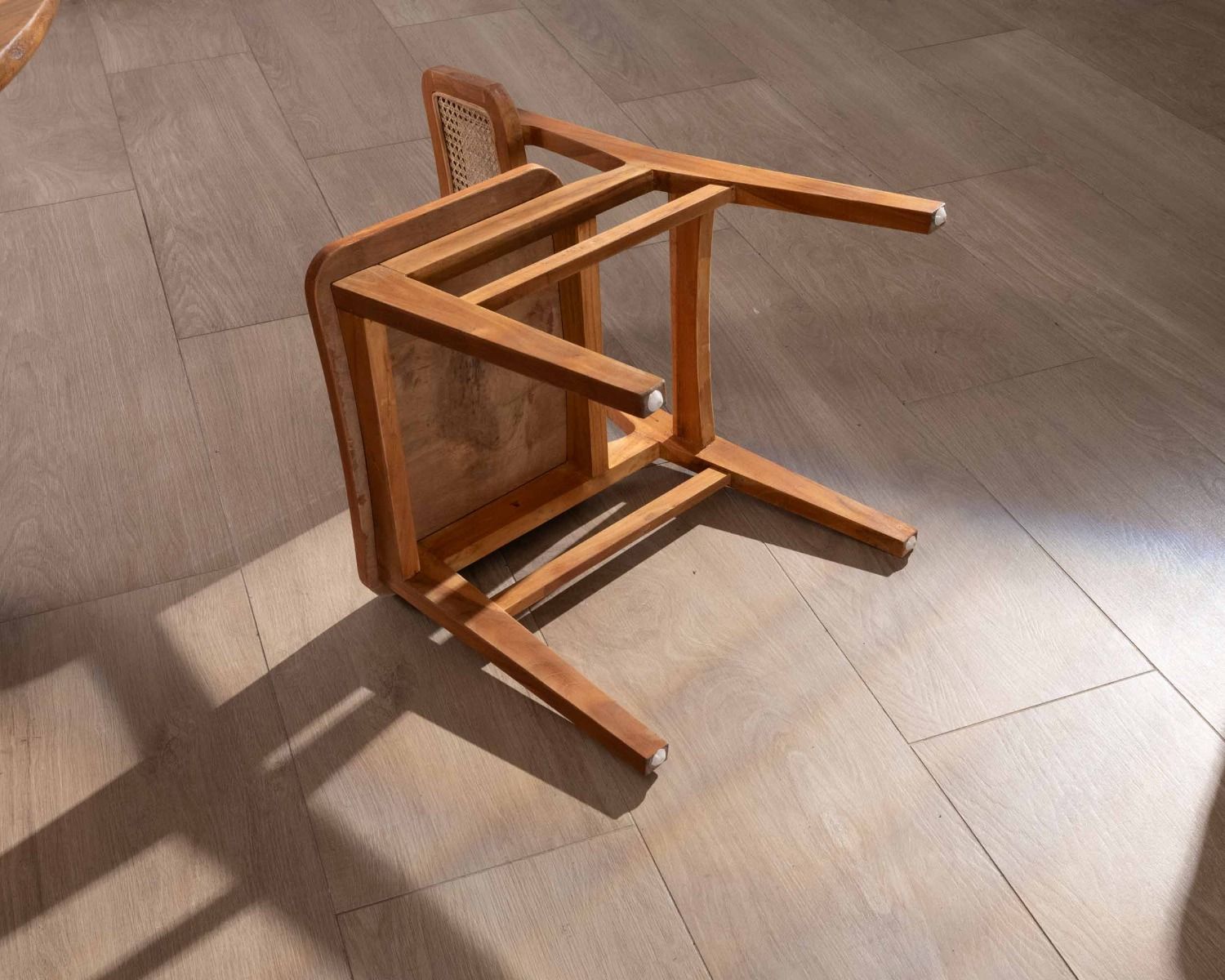 Lot de 2 chaises de repas en teck avec dossier en cannage "Natsu"