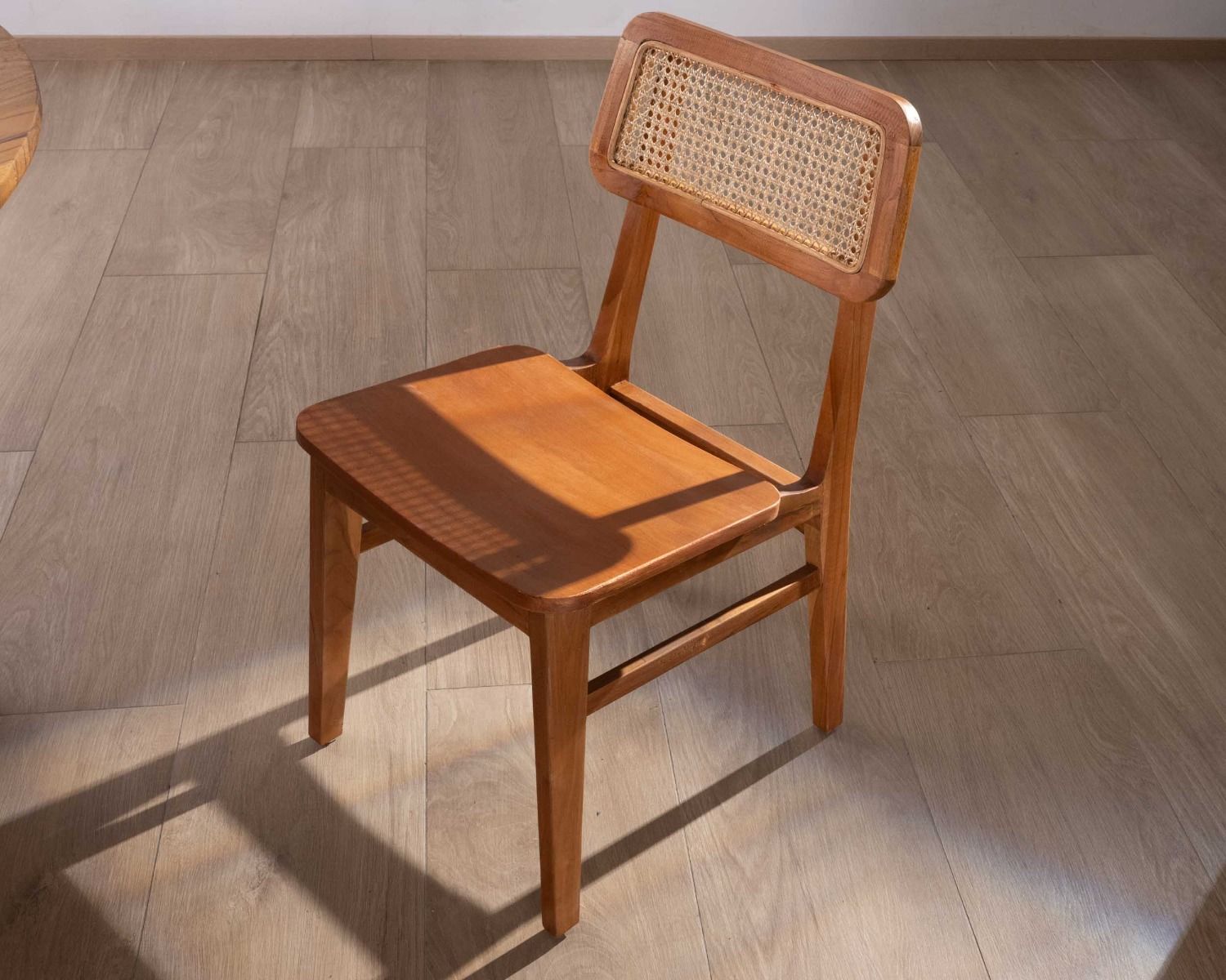 Lot de 2 chaises de repas en teck avec dossier en cannage "Natsu"