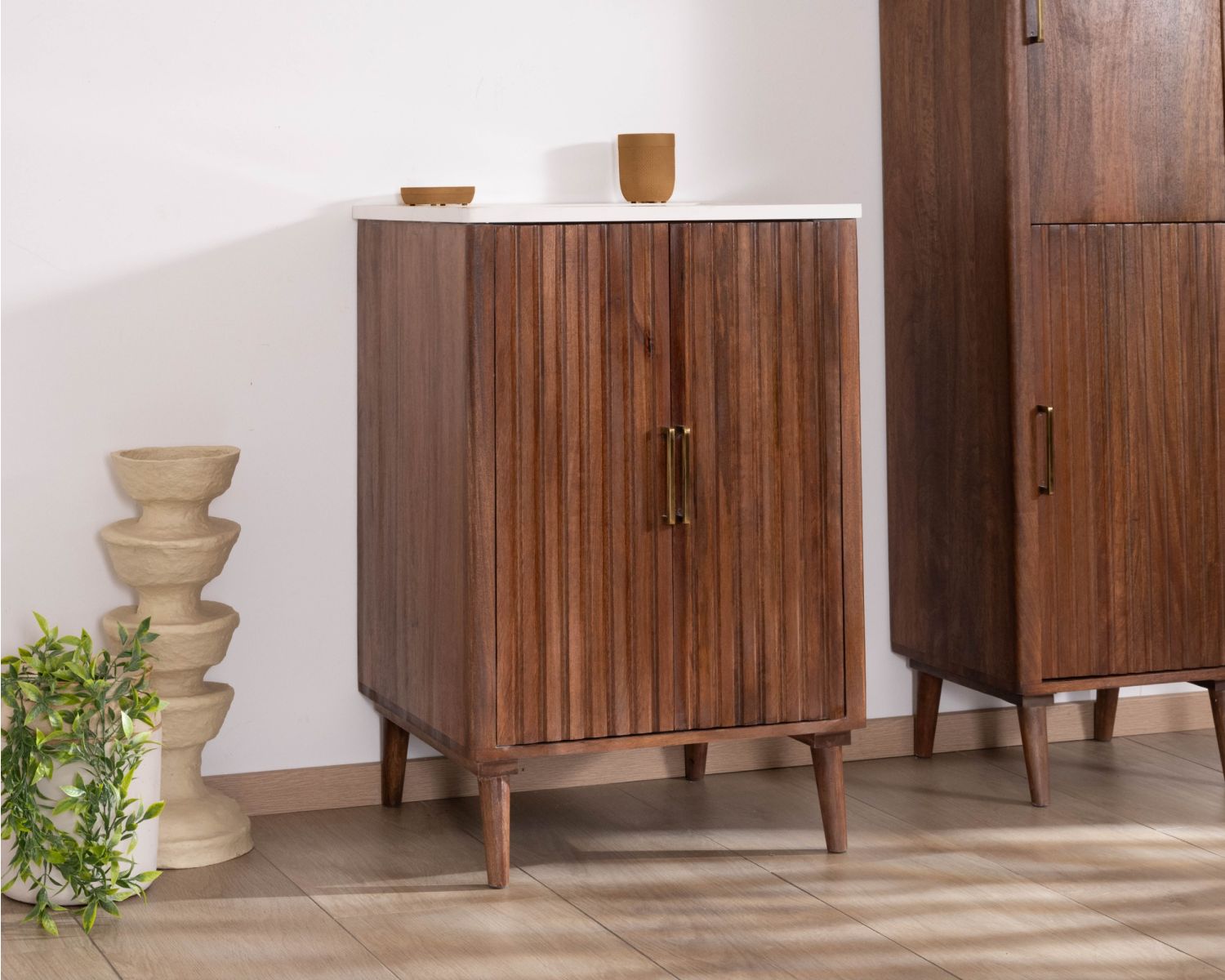 Petit meuble sous vasque en manguier foncé "Malova" 60 cm esprit rétro chic