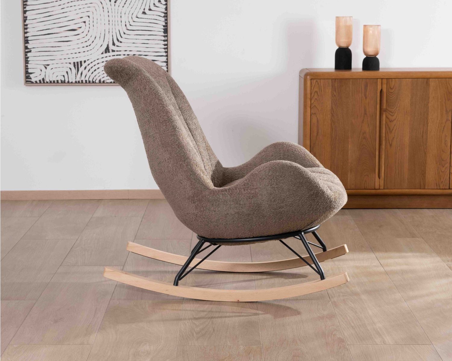 Fauteuil de détente à bascule contemporain en tissu bouclette taupe "Calista"
