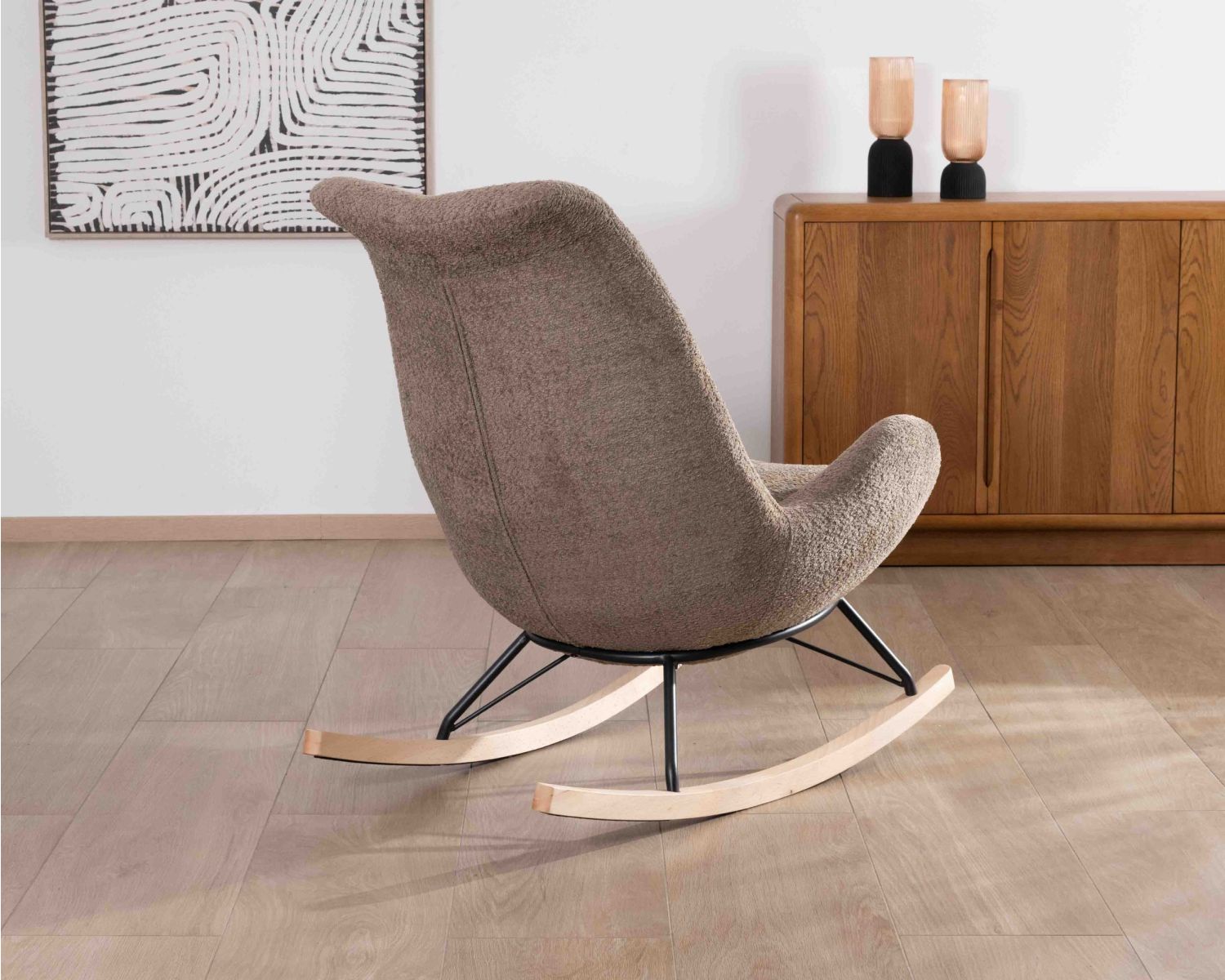 Fauteuil de détente à bascule contemporain en tissu bouclette taupe "Calista"