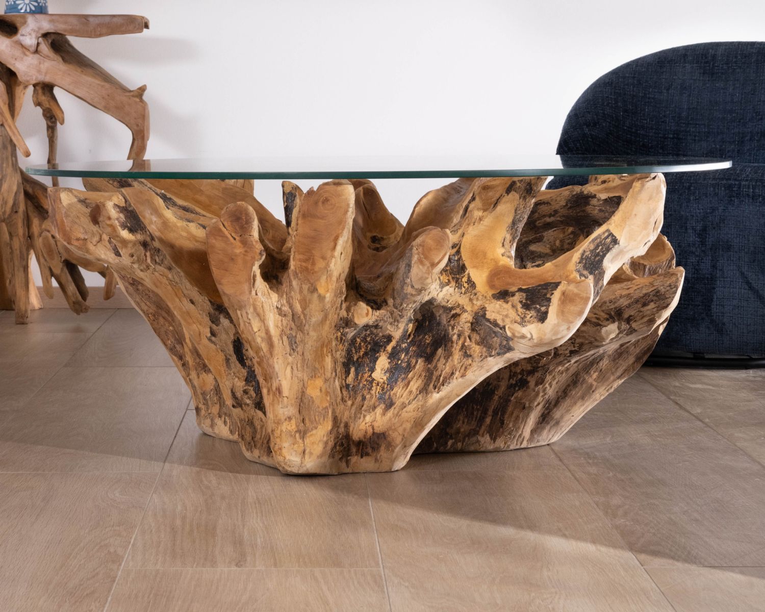 Table de salon ronde 110 cm en racine de teck massive avec plateau verre "Kanoa"