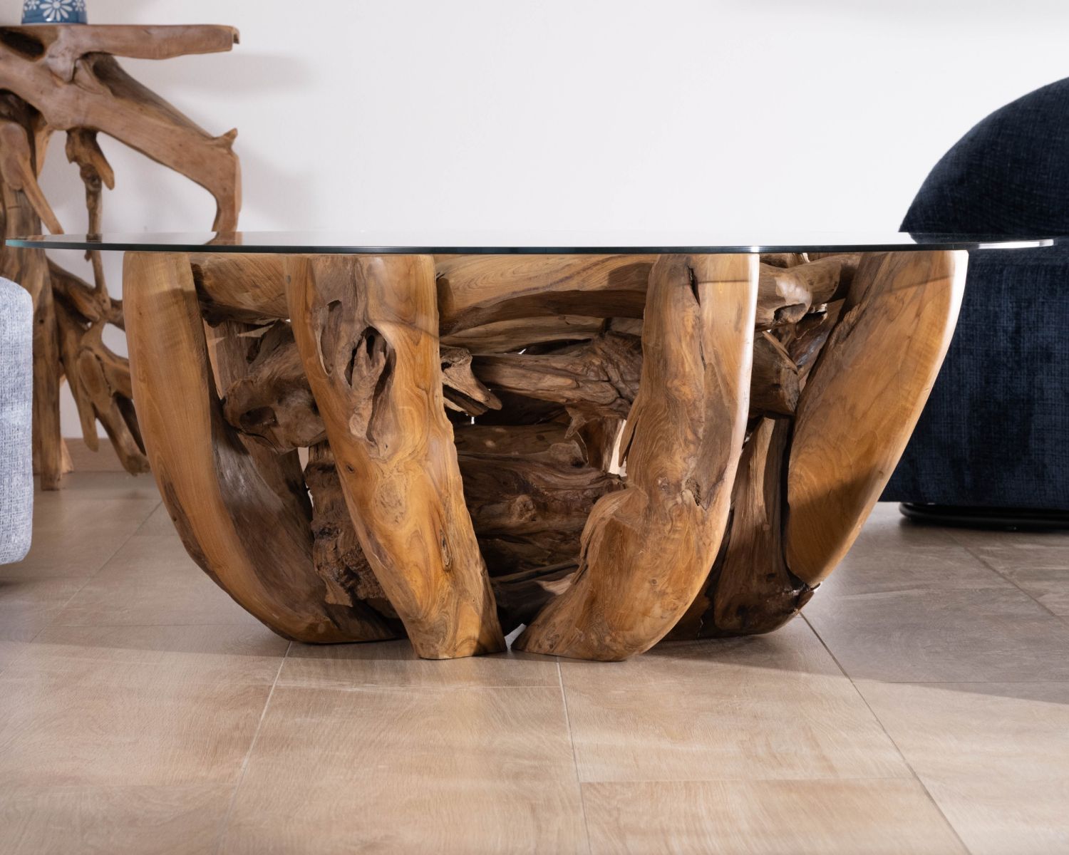 Table basse ronde en bois de teck flotté et plateau verre "Kanoa" 120 cm