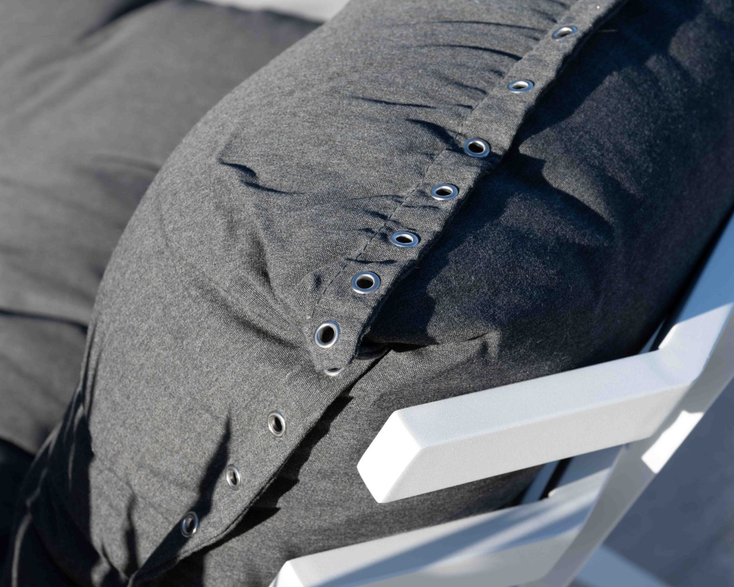 Fauteuil d'extérieur grand confort avec repose-pieds modulaire gris foncé et blanc "Lisca"