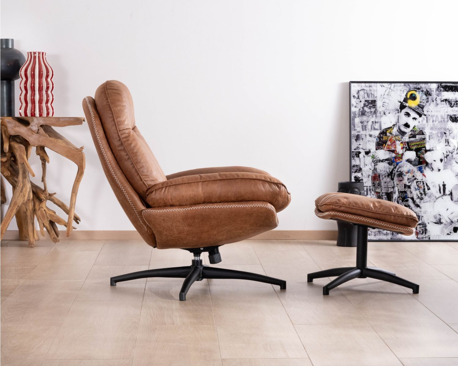 Fauteuil pivotant esprit rétro avec pouf en tissu microfibre coloris havane "Branson"