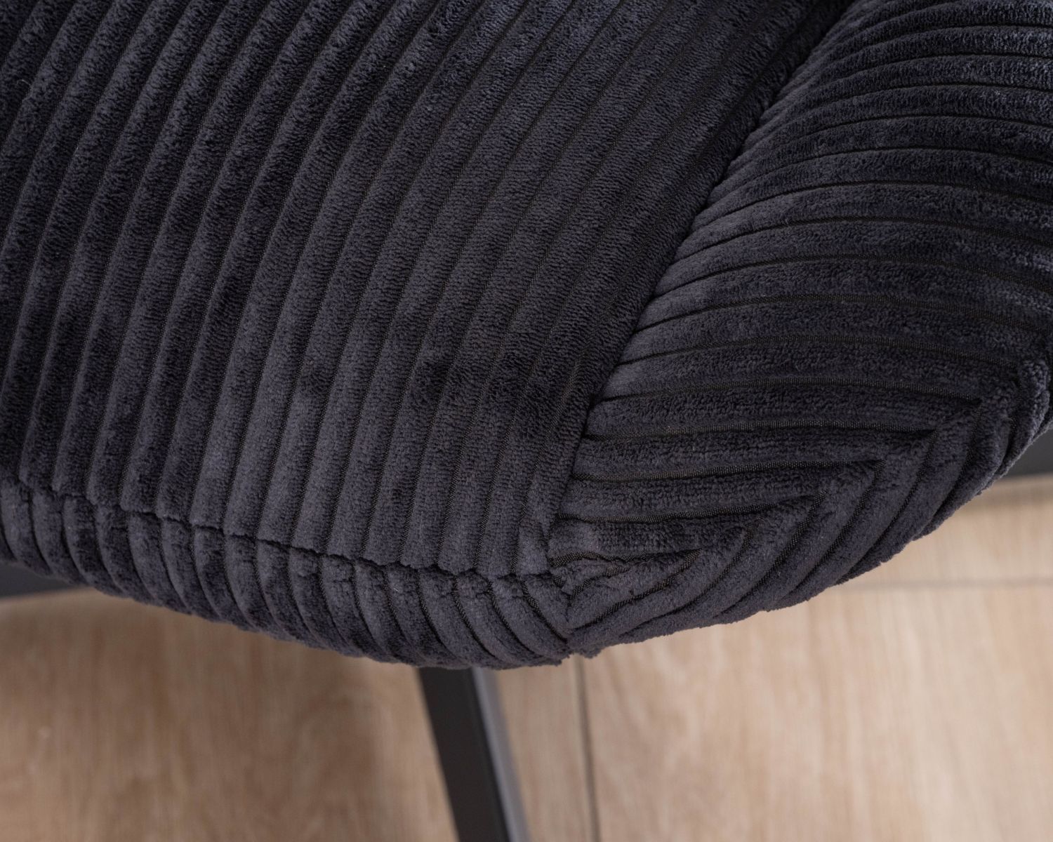 Fauteuil relax tournant 360° en velours côtelé noir "Bissett"