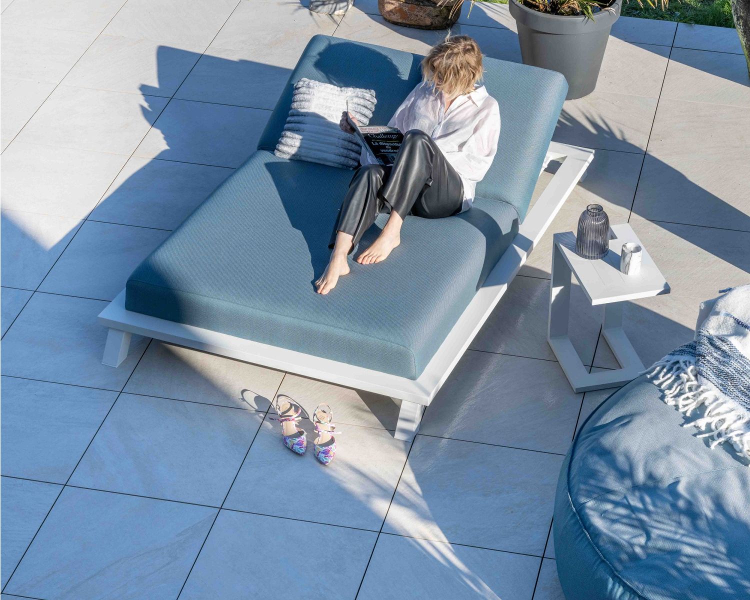 Bain de soleil double en tissu turquoise et aluminium blanc "Nusa Pedina"