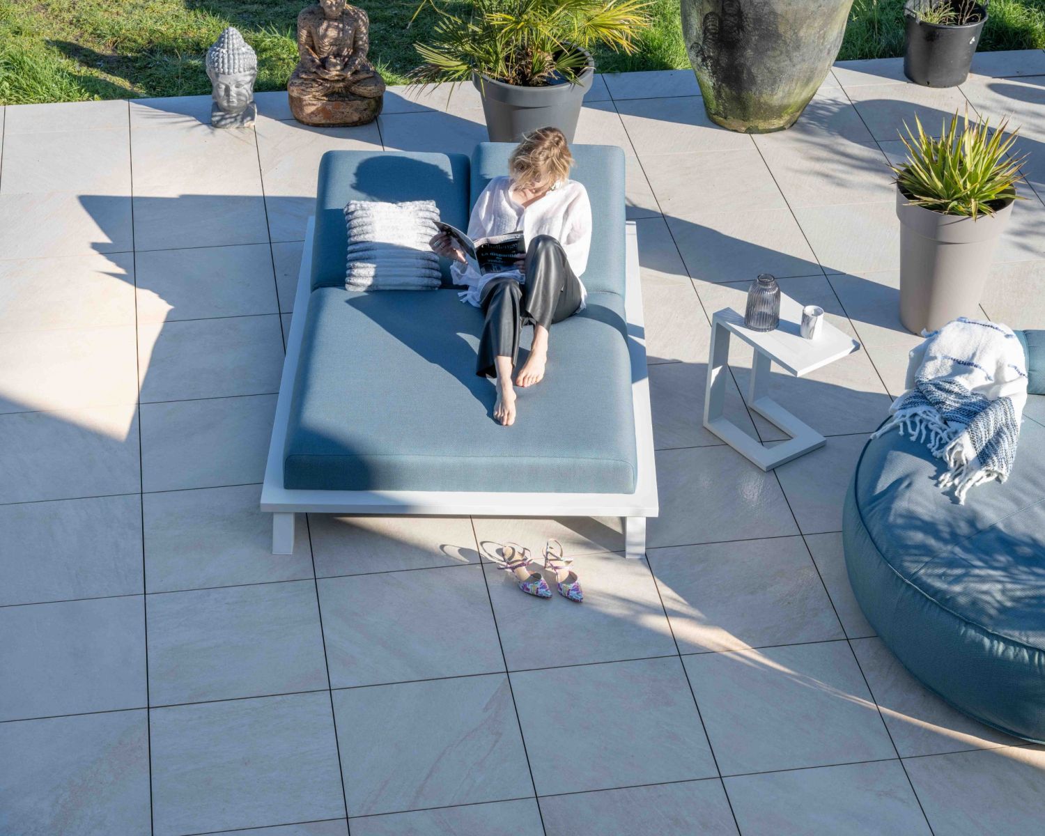 Bain de soleil double en tissu turquoise et aluminium blanc "Nusa Pedina"