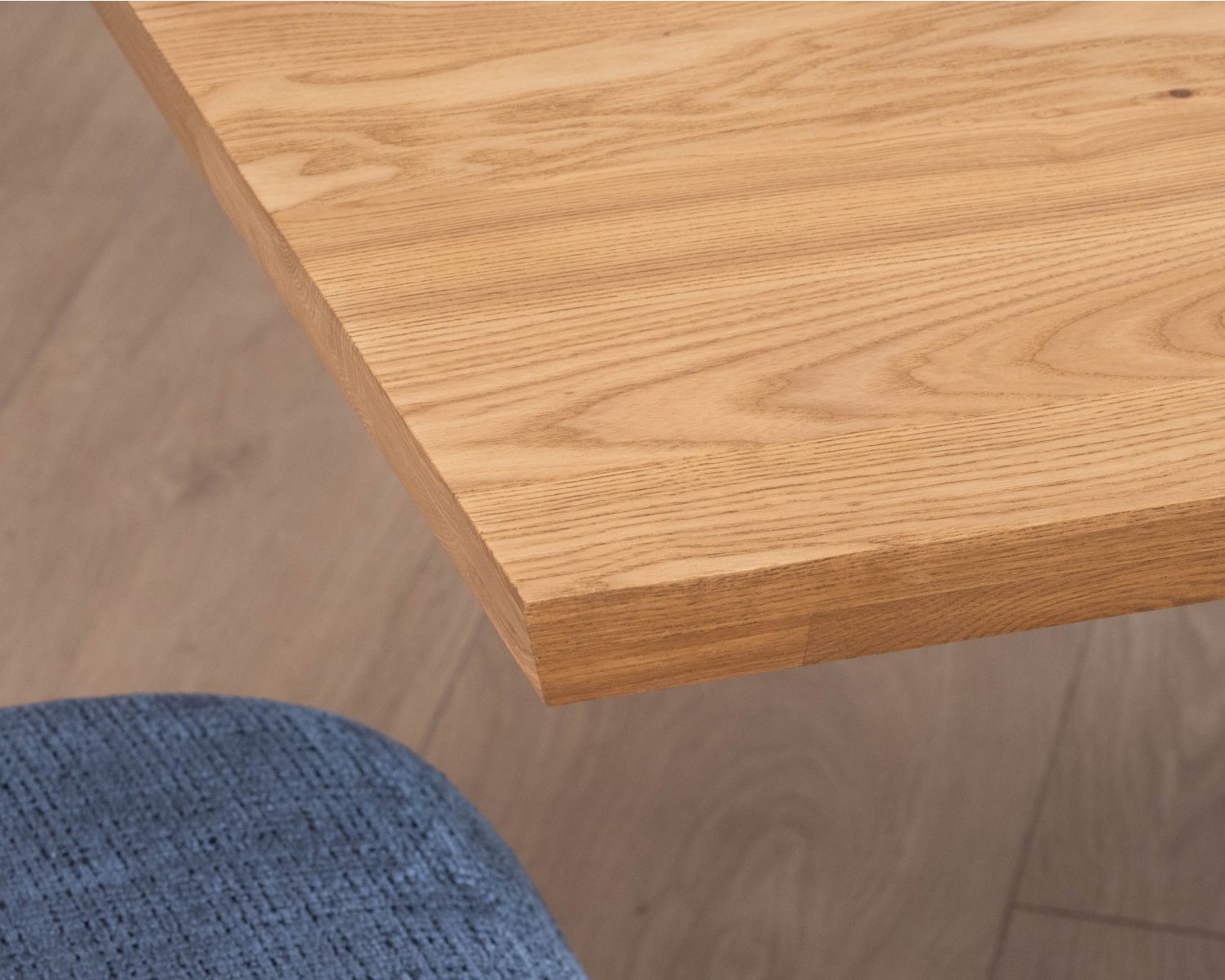 Table à manger en frêne massif et pied étoile métal noir "Sydney" 2m