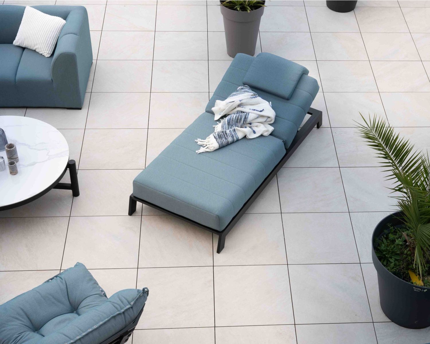Bain de soleil ultra confort bleu turquoise "Terrasse" structure noire