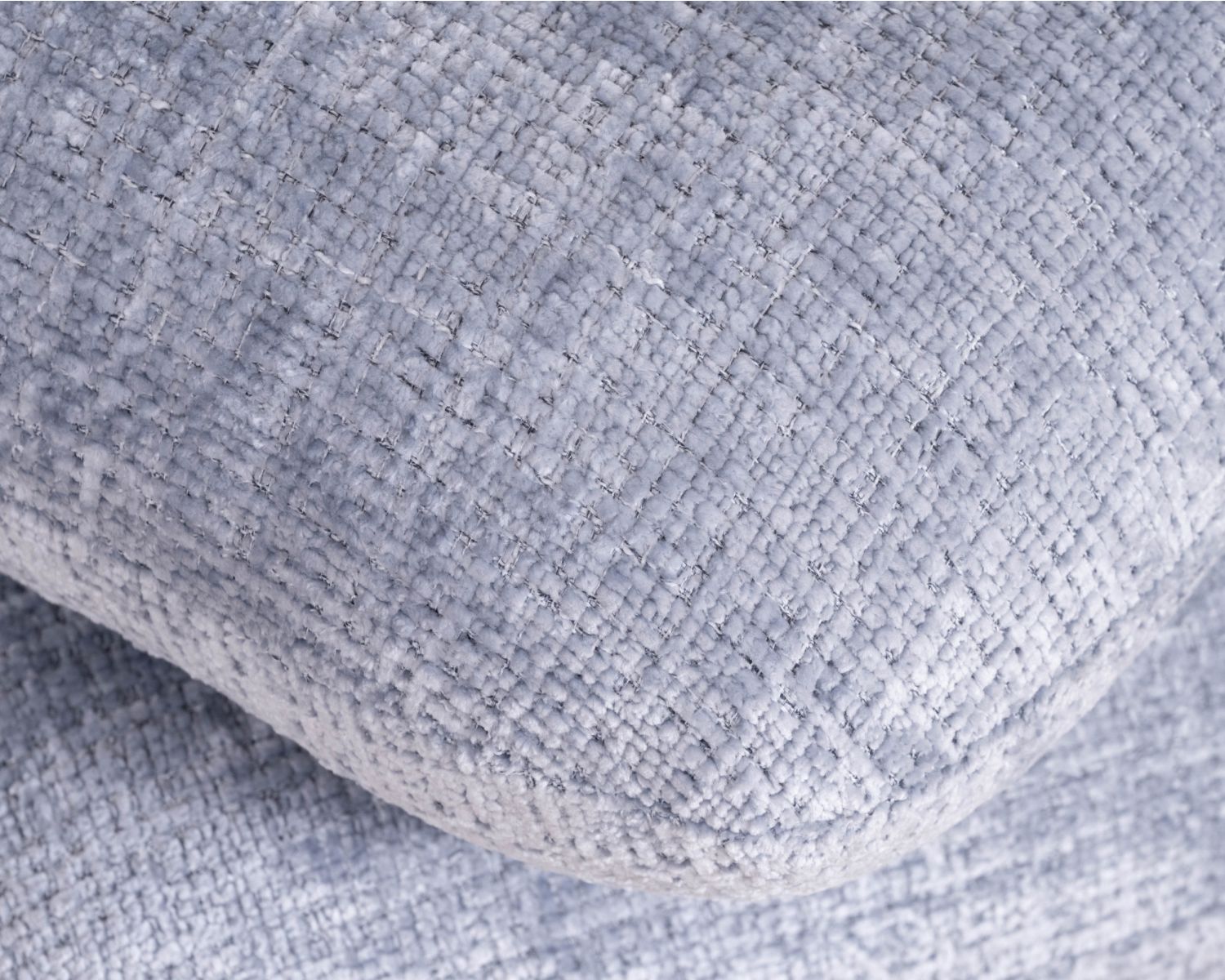 Pouf design pivotant en tissu tramé bleu glacier à reflets lumineux « Flow » esprit scandinave